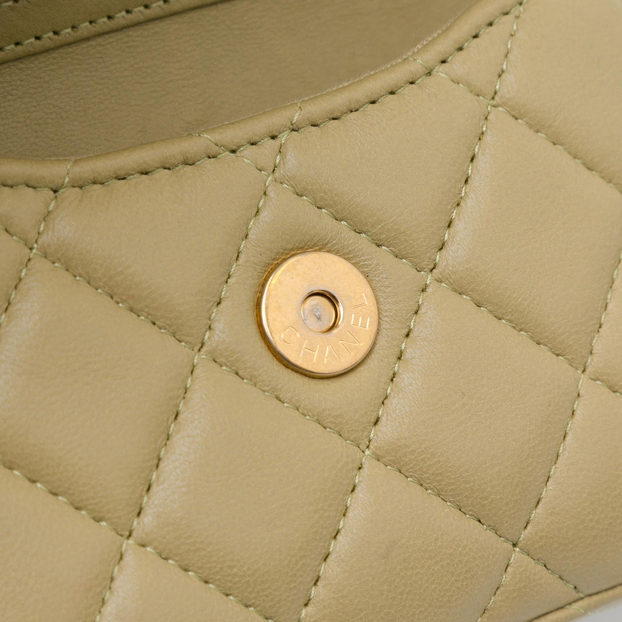 Chanel Lambskin Enamel Coco Hearts Clutch with Chain (SHG-eIwWFs)