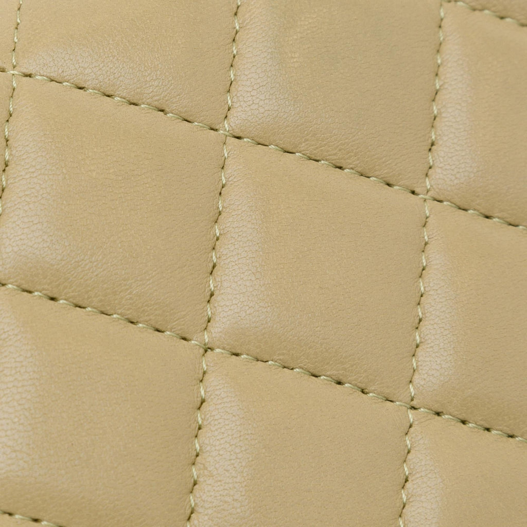 Chanel Lambskin Enamel Coco Hearts Clutch with Chain (SHG-eIwWFs)