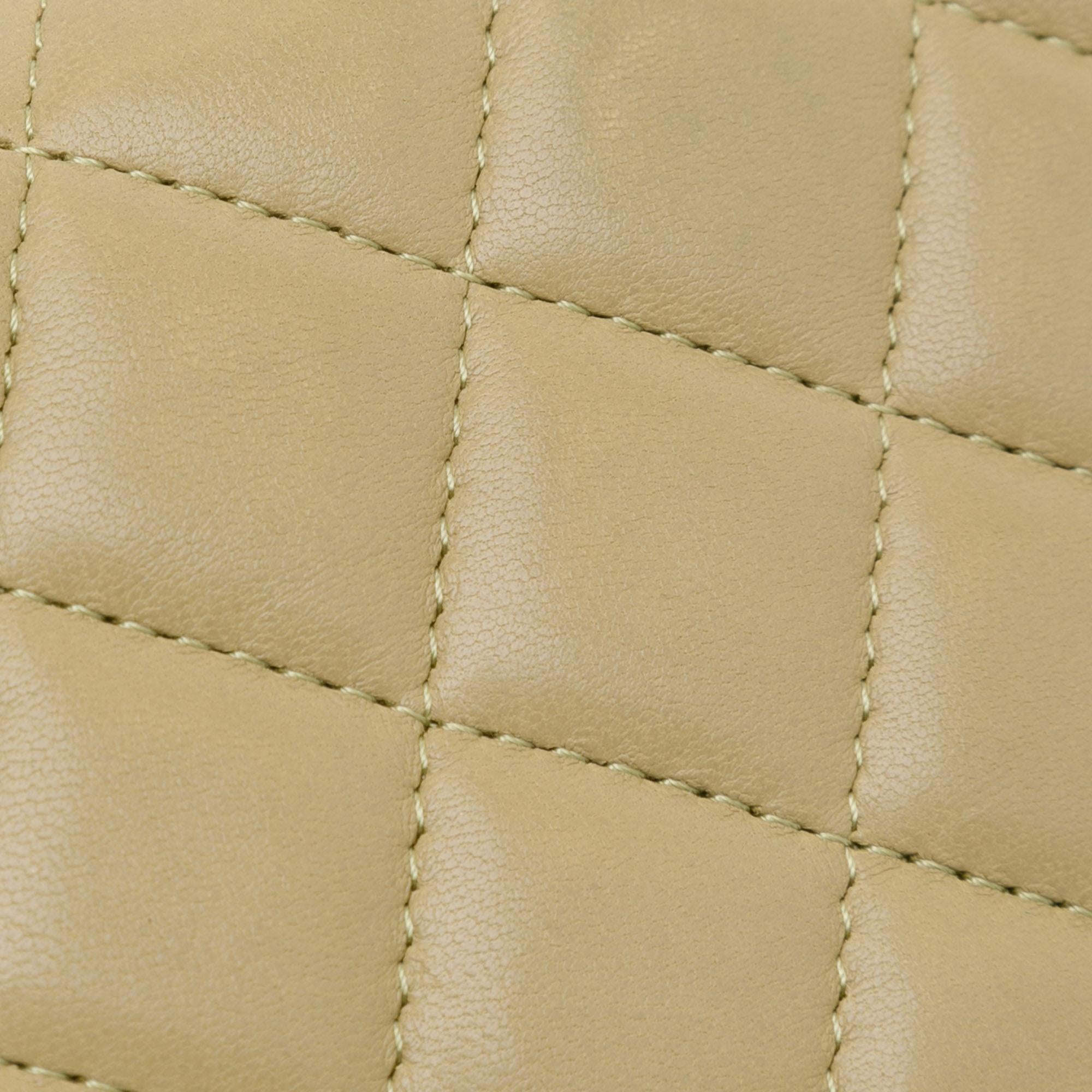 Chanel Lambskin Enamel Coco Hearts Clutch with Chain (SHG-eIwWFs)