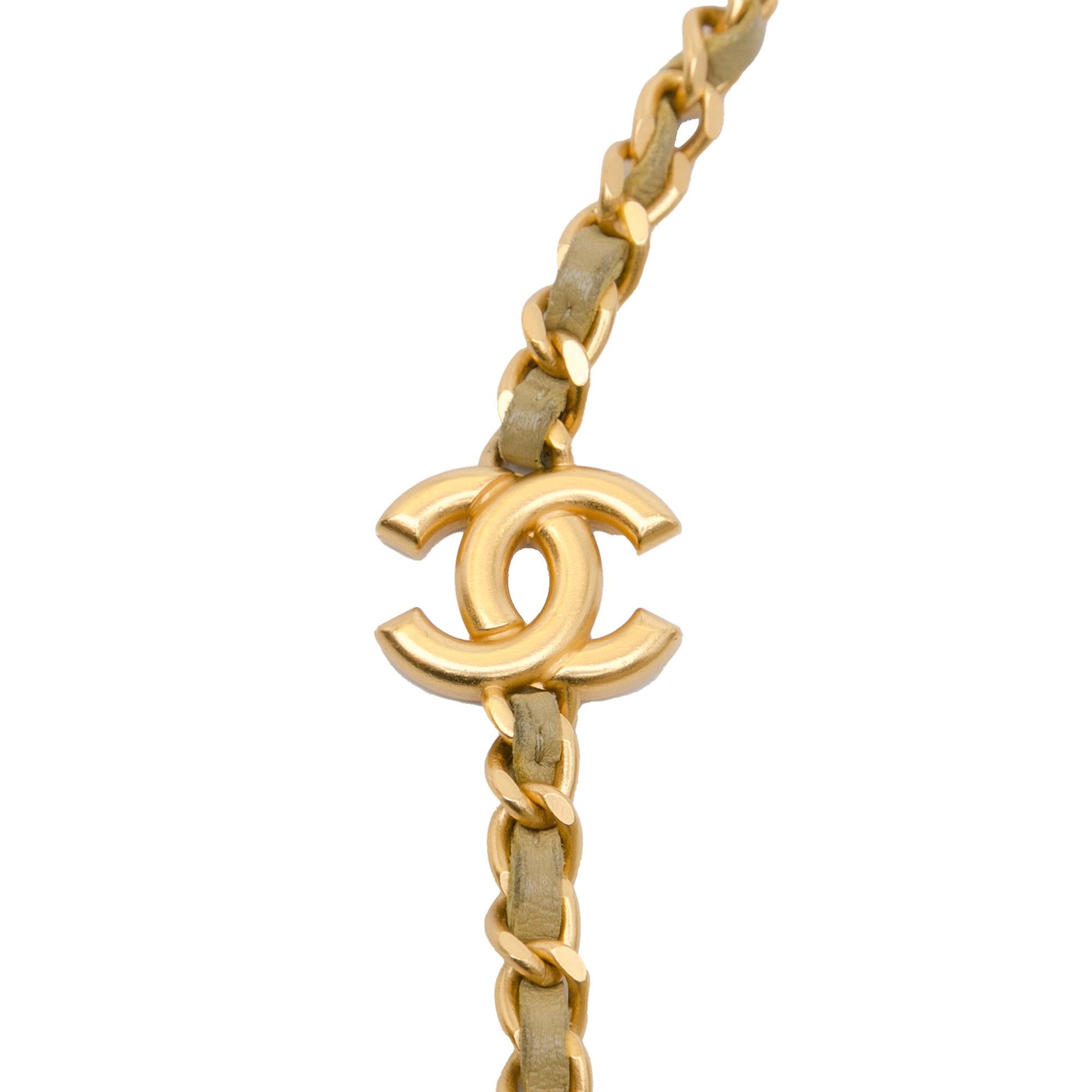 Chanel Lambskin Enamel Coco Hearts Clutch with Chain (SHG-eIwWFs)