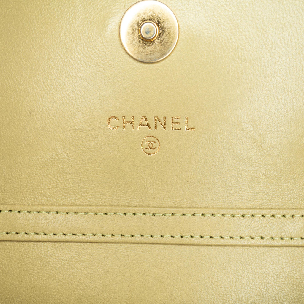 Chanel Lambskin Enamel Coco Hearts Clutch with Chain (SHG-eIwWFs)