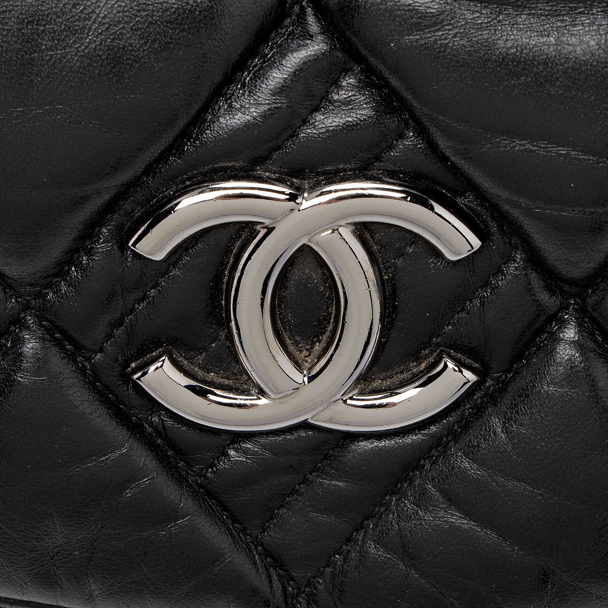 Chanel Lambskin In and Out Maxi Flap Bag (SHF-A4kgjG)