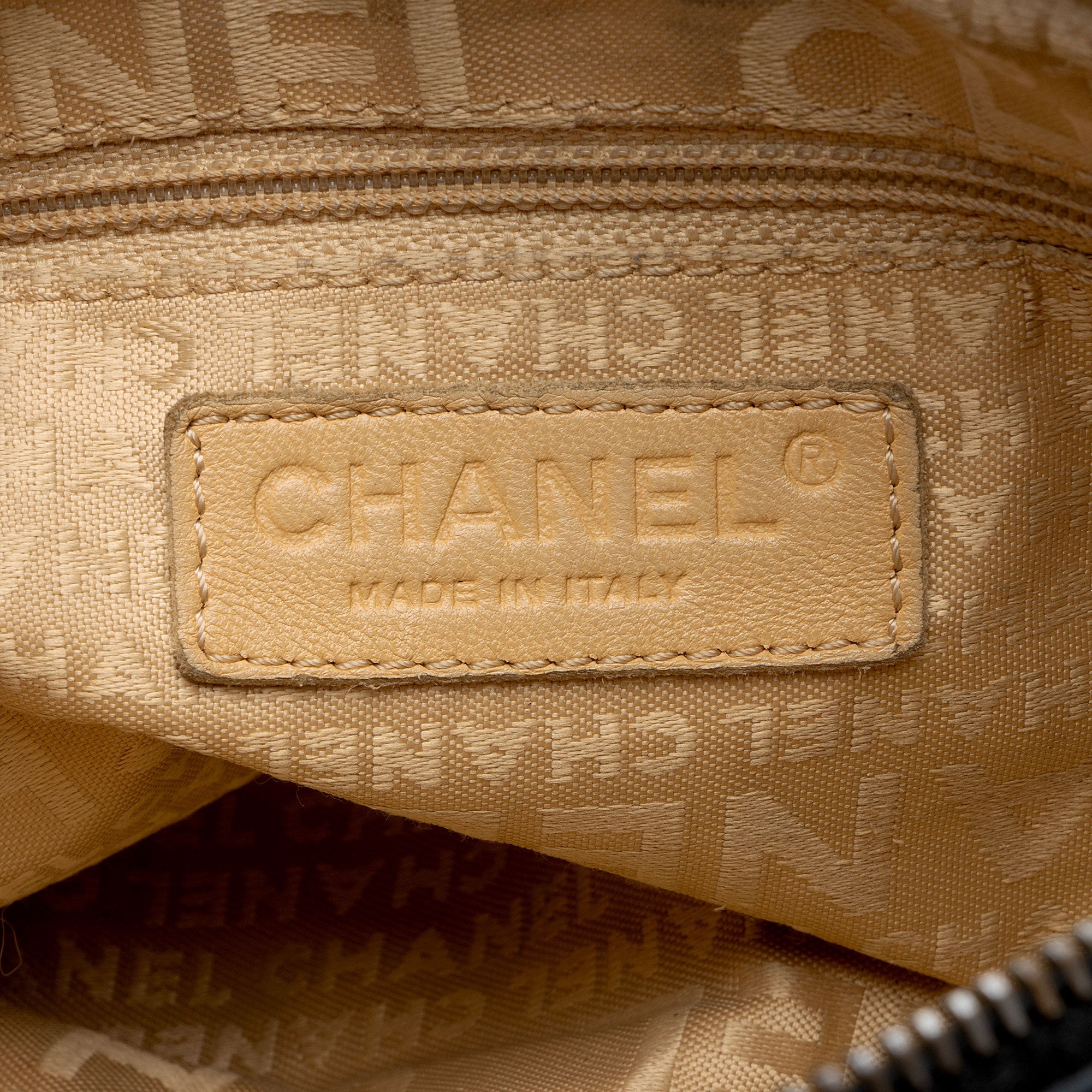 Chanel Lambskin LAX Accordion Shoulder Bag (SHF-8qR2yb)