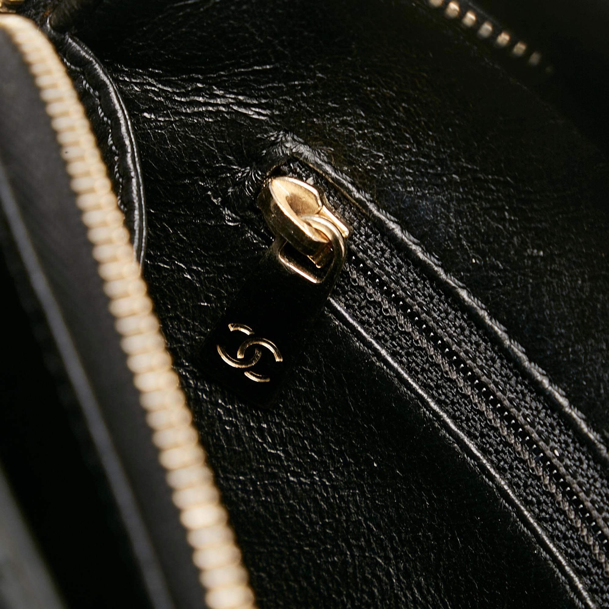Chanel Lambskin Leather Handbag (SHG-WGibWp)