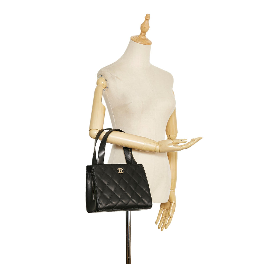 Chanel Lambskin Leather Handbag (SHG-WGibWp)