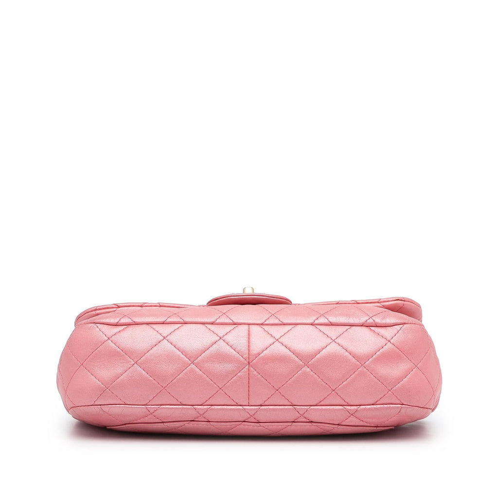 Chanel Lambskin Leather Single Flap Bag (SHG-0Dboca)