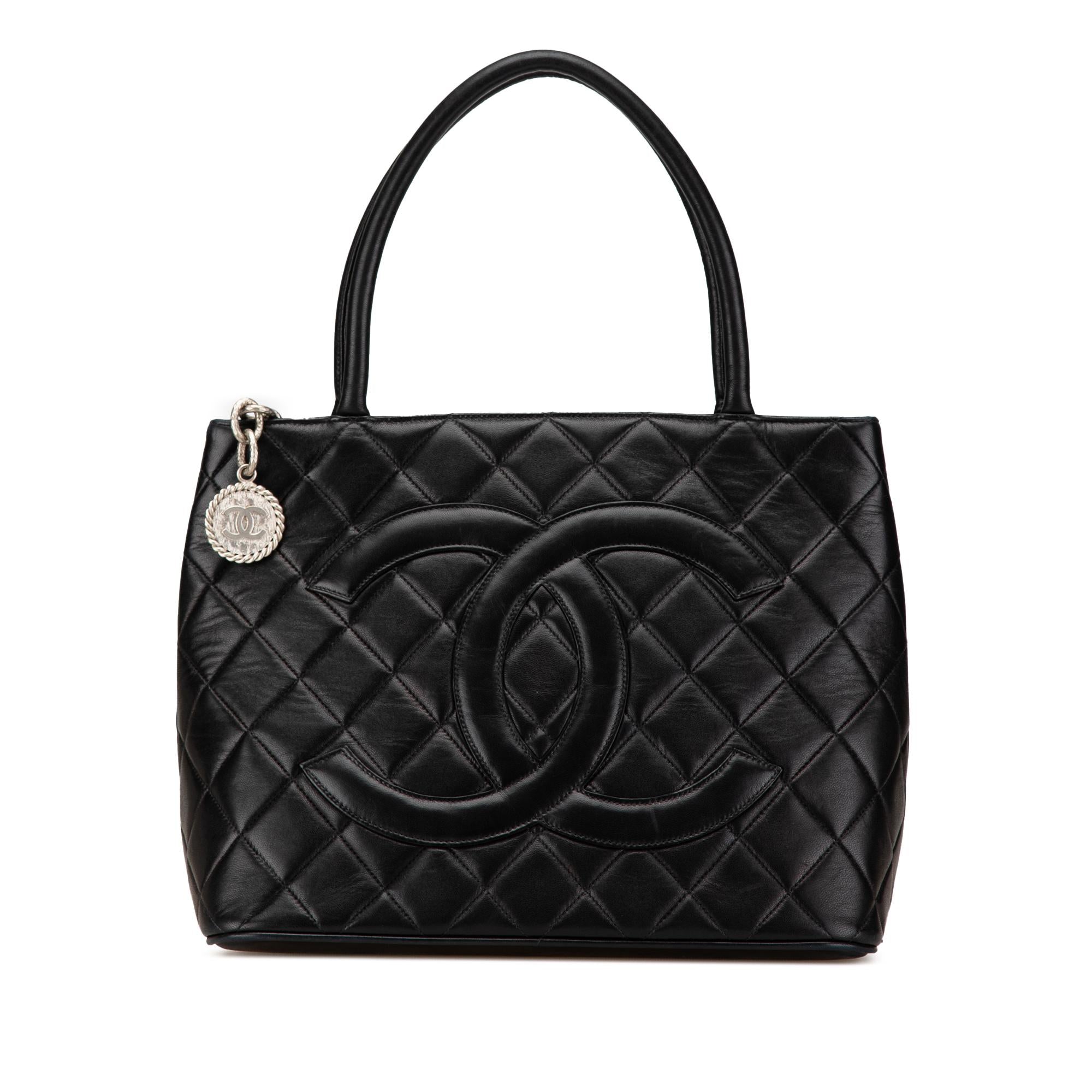 Chanel Lambskin Medallion Tote (SHG-cROUye)