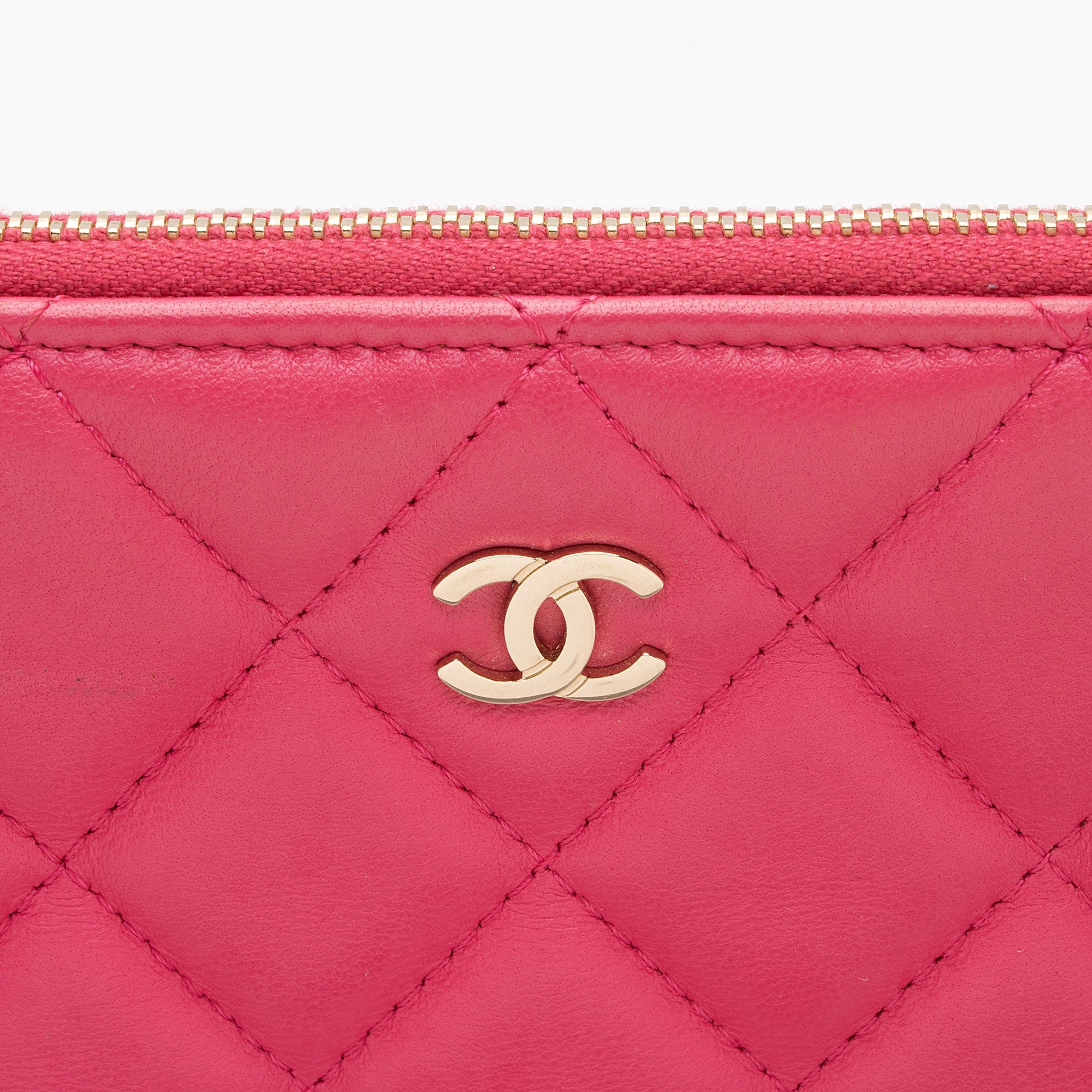 Chanel Lambskin Medium O-Case (SHF-RsJ4rh)