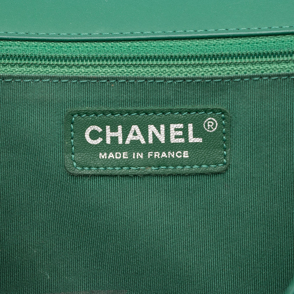 Chanel Lambskin New Medium Boy Bag (SHF-23600)