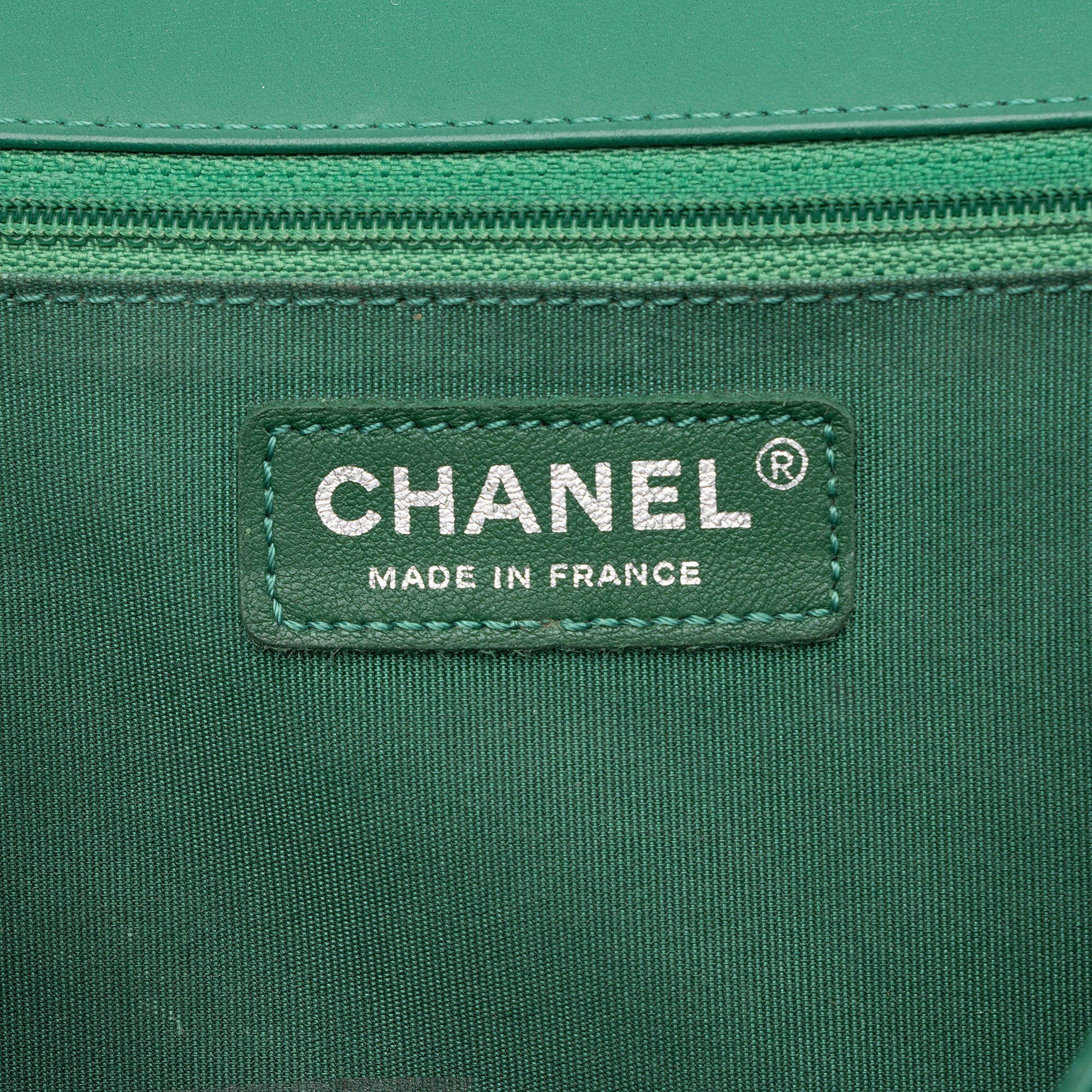 Chanel Lambskin New Medium Boy Bag (SHF-23600)