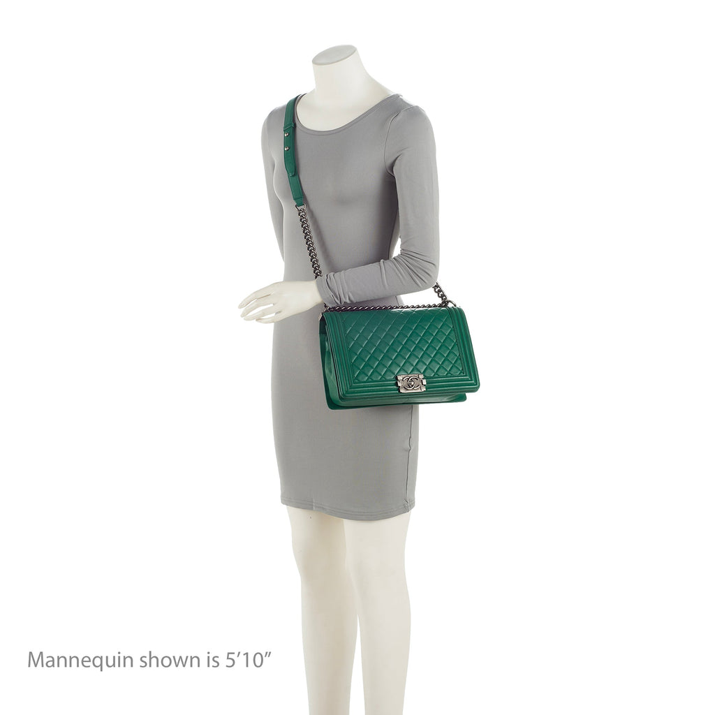 Chanel Lambskin New Medium Boy Bag (SHF-23600)