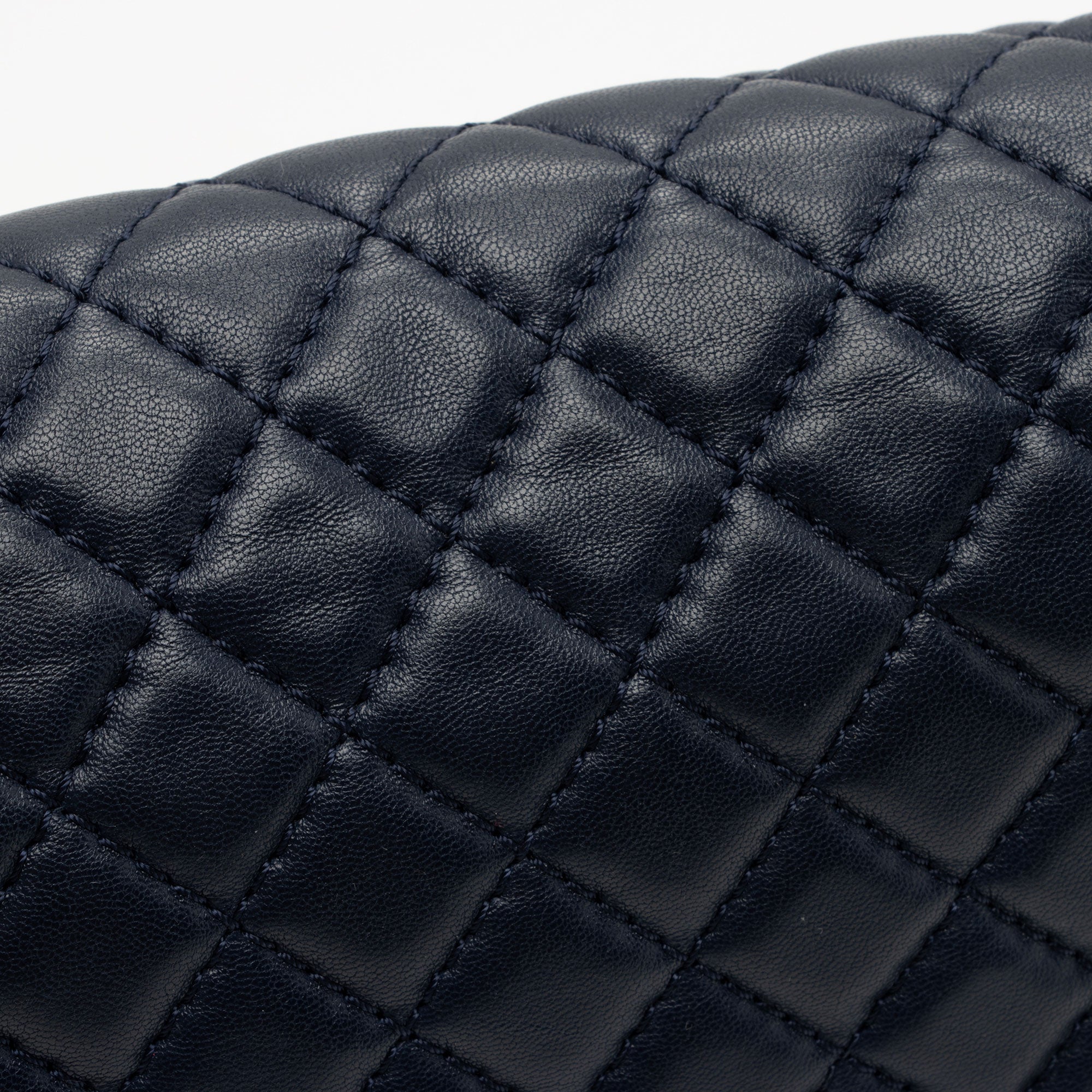 Chanel Lambskin Old Medium Boy Bag (SHF-ns7jU6)
