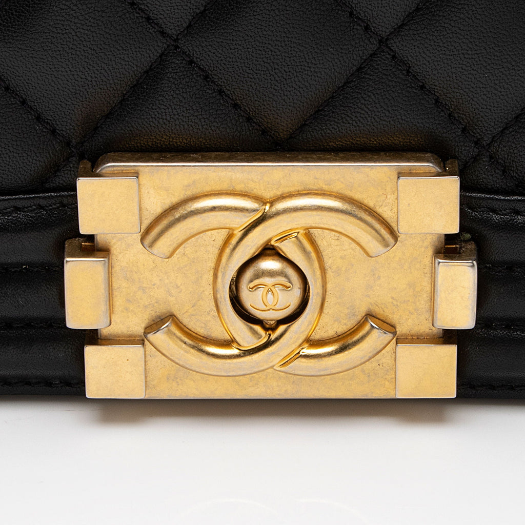 Chanel Lambskin Old Medium Boy Bag (SHF-QJr6Pf)