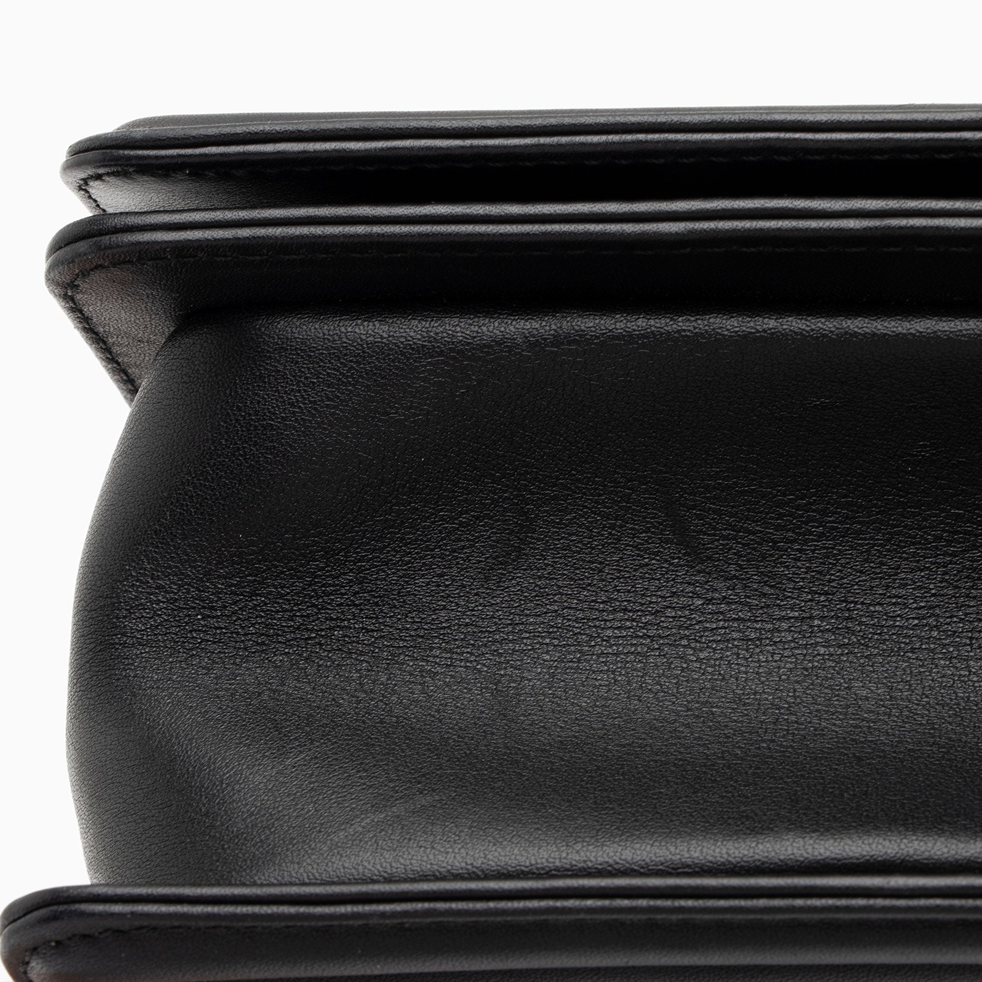 Chanel Lambskin Old Medium Boy Bag (SHF-QJr6Pf)