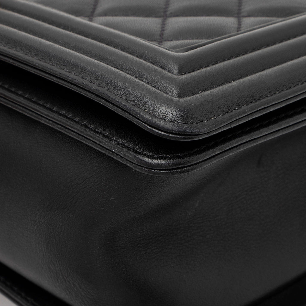 Chanel Lambskin Old Medium Boy Bag (SHF-QJr6Pf)