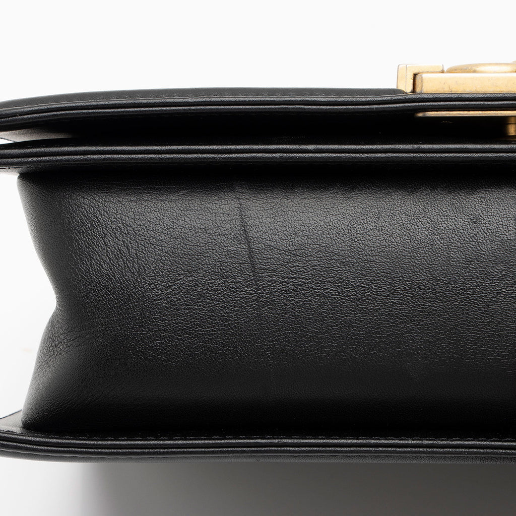 Chanel Lambskin Old Medium Boy Bag (SHF-QJr6Pf)
