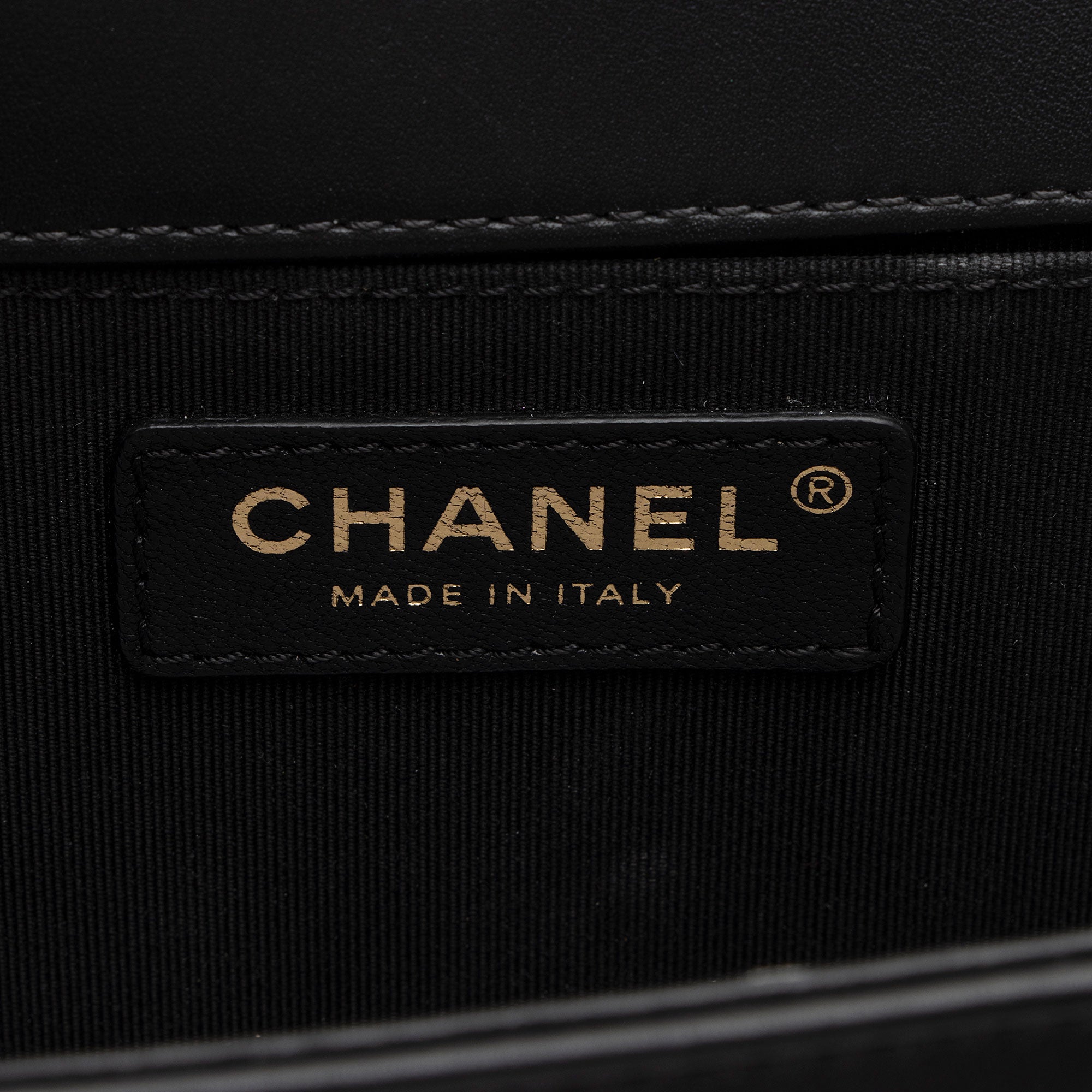 Chanel Lambskin Old Medium Boy Bag (SHF-QJr6Pf)