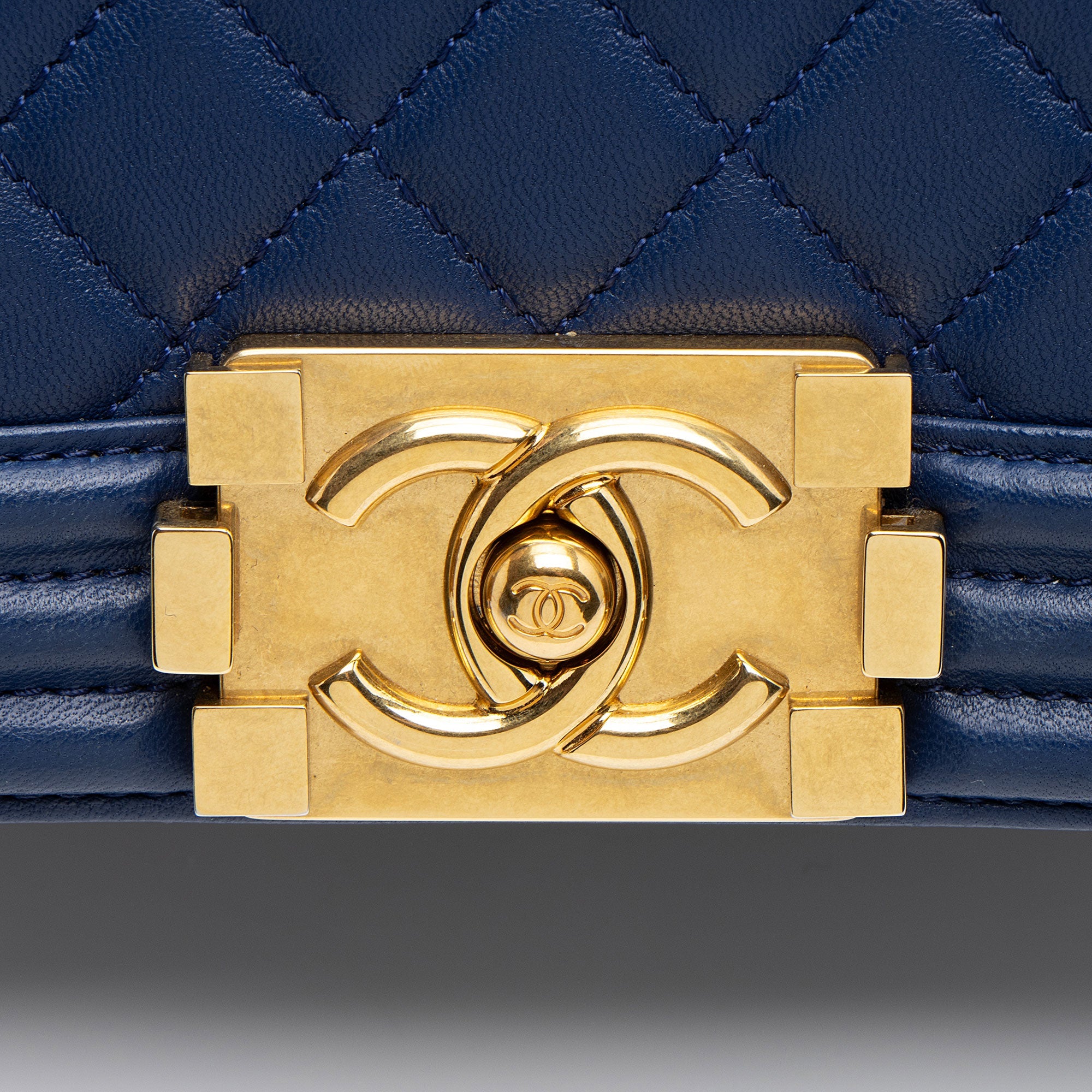 Chanel Lambskin Old Medium Boy Bag (SHF-lx1VjZ)