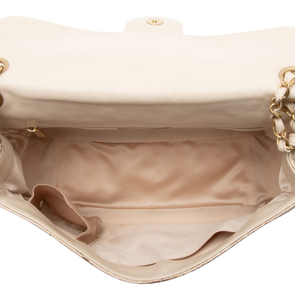 Chanel Lambskin Paris-Moscou Moujik Flap Bag (SHF-lugykp)