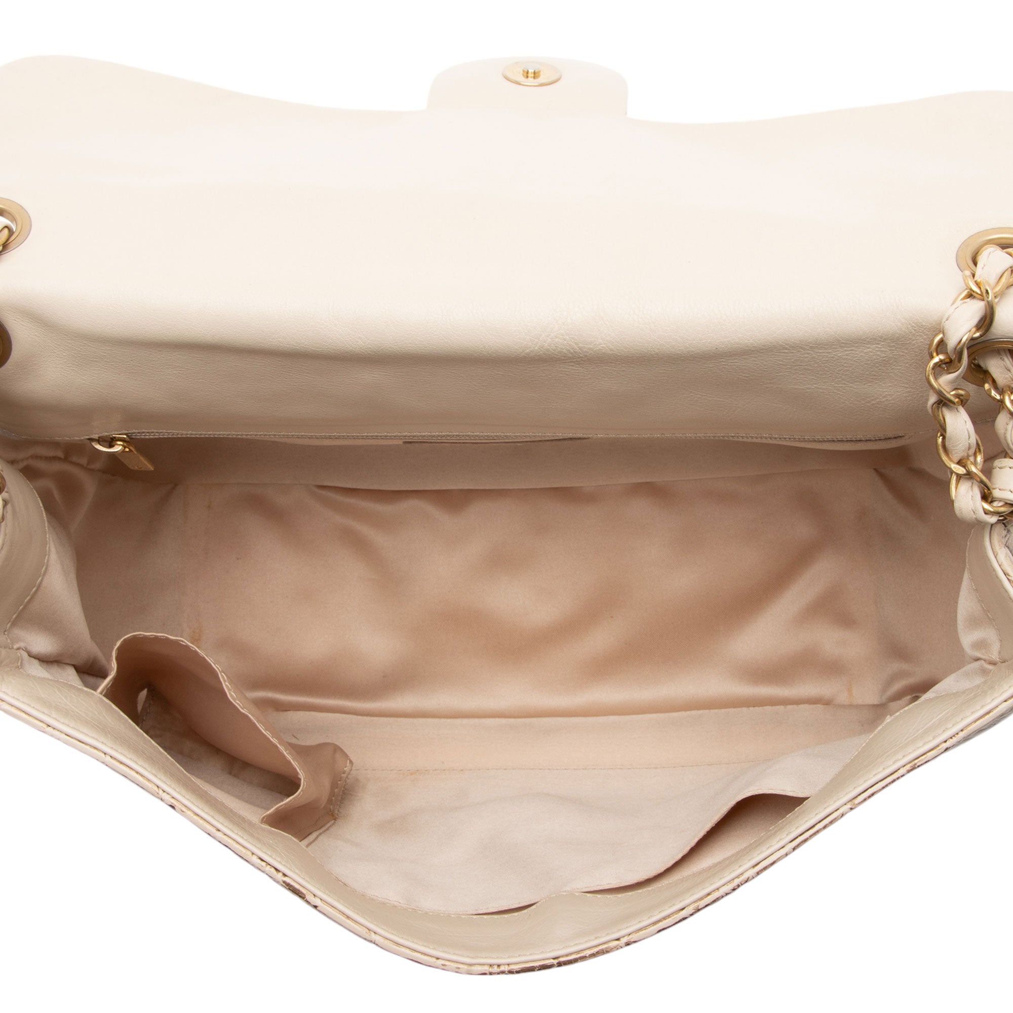 Chanel Lambskin Paris-Moscou Moujik Flap Bag (SHF-lugykp)