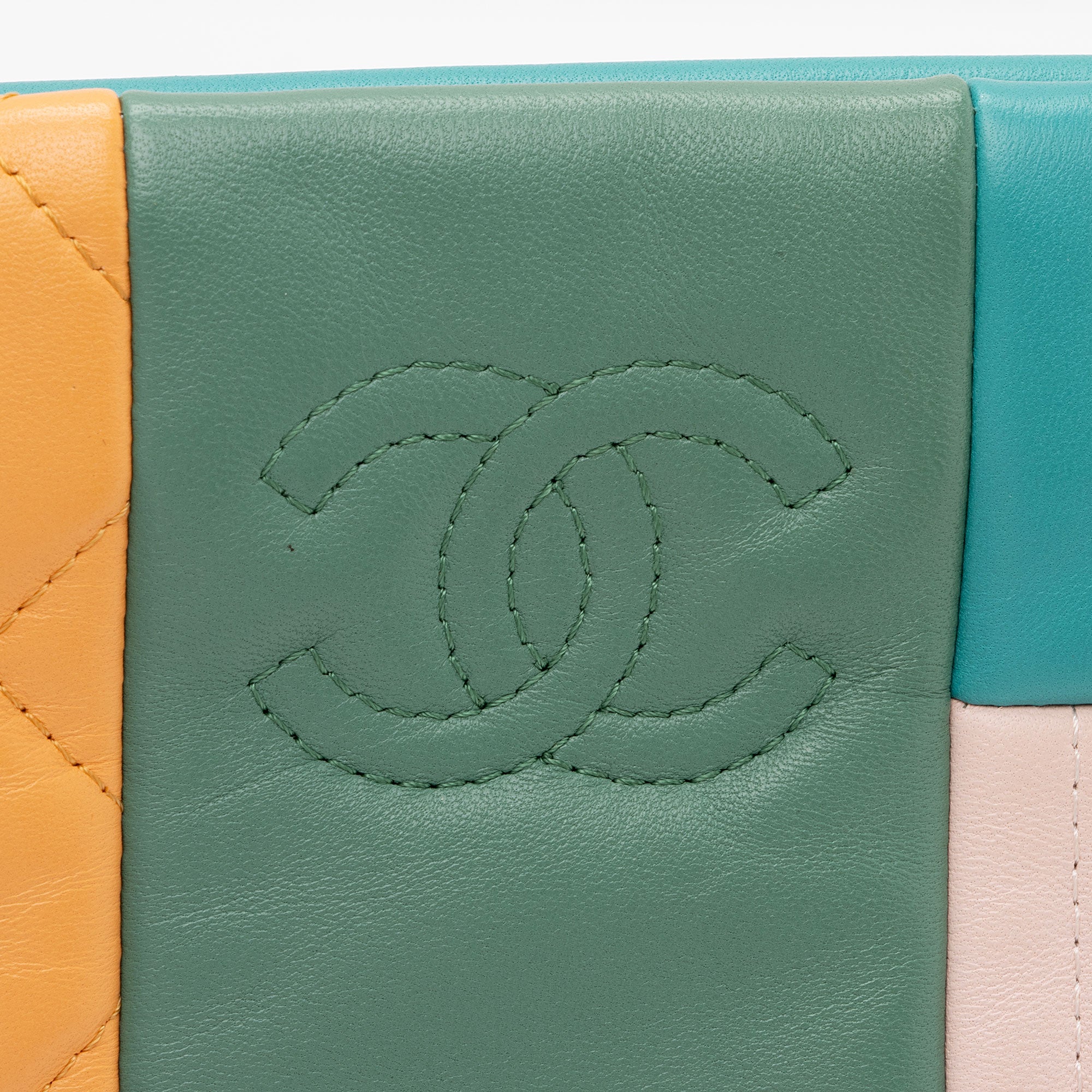 Chanel Lambskin Patchwork CC Large Pouch (SHF-2gEPBn)