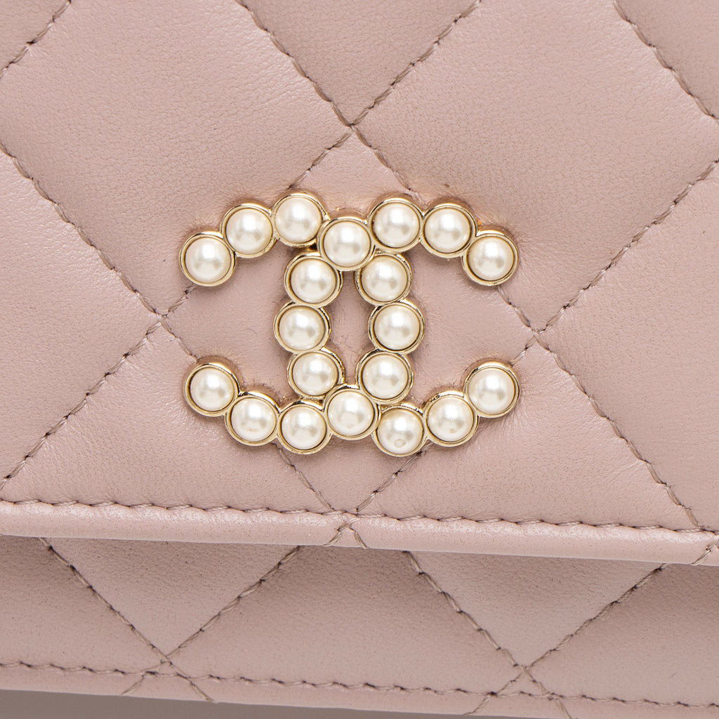 Chanel Lambskin Pearl CC Wallet on Chain (SHF-xRqAN6)