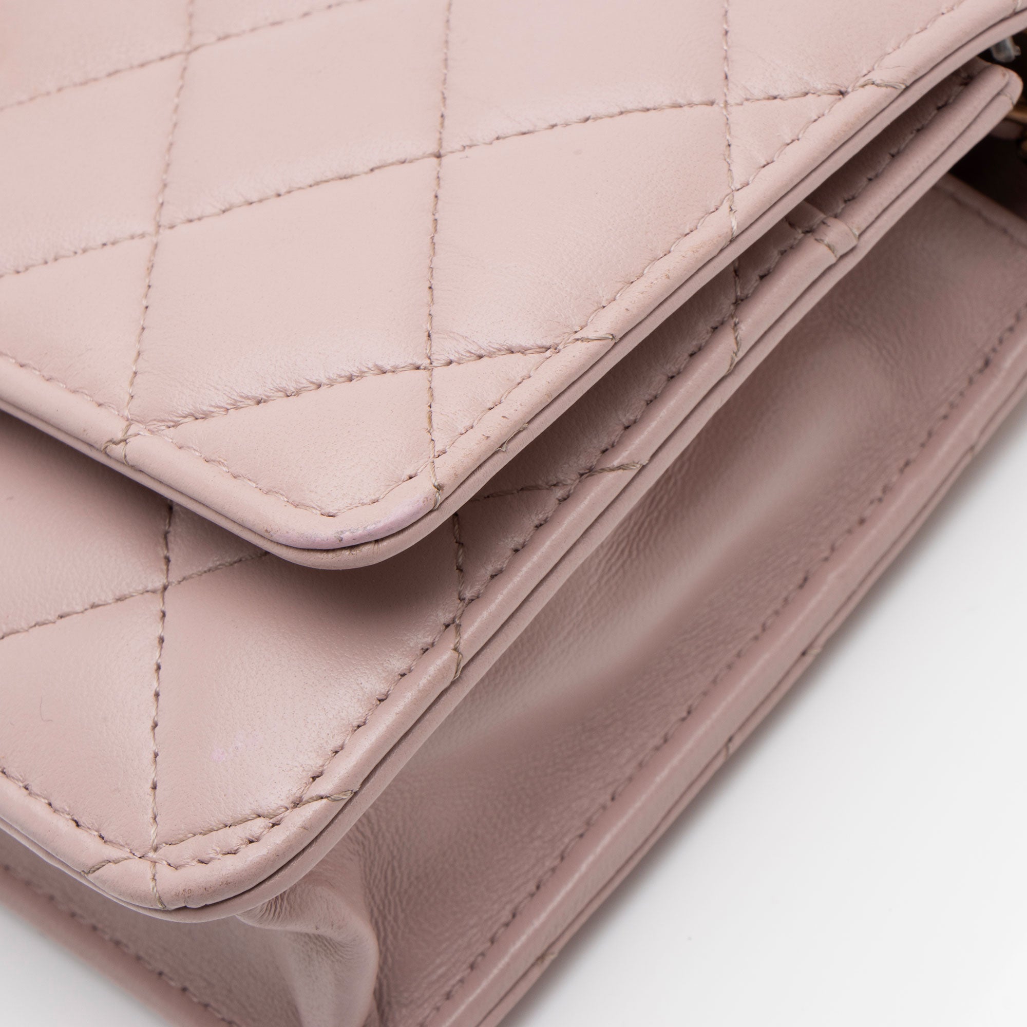 Chanel Lambskin Pearl CC Wallet on Chain (SHF-xRqAN6)