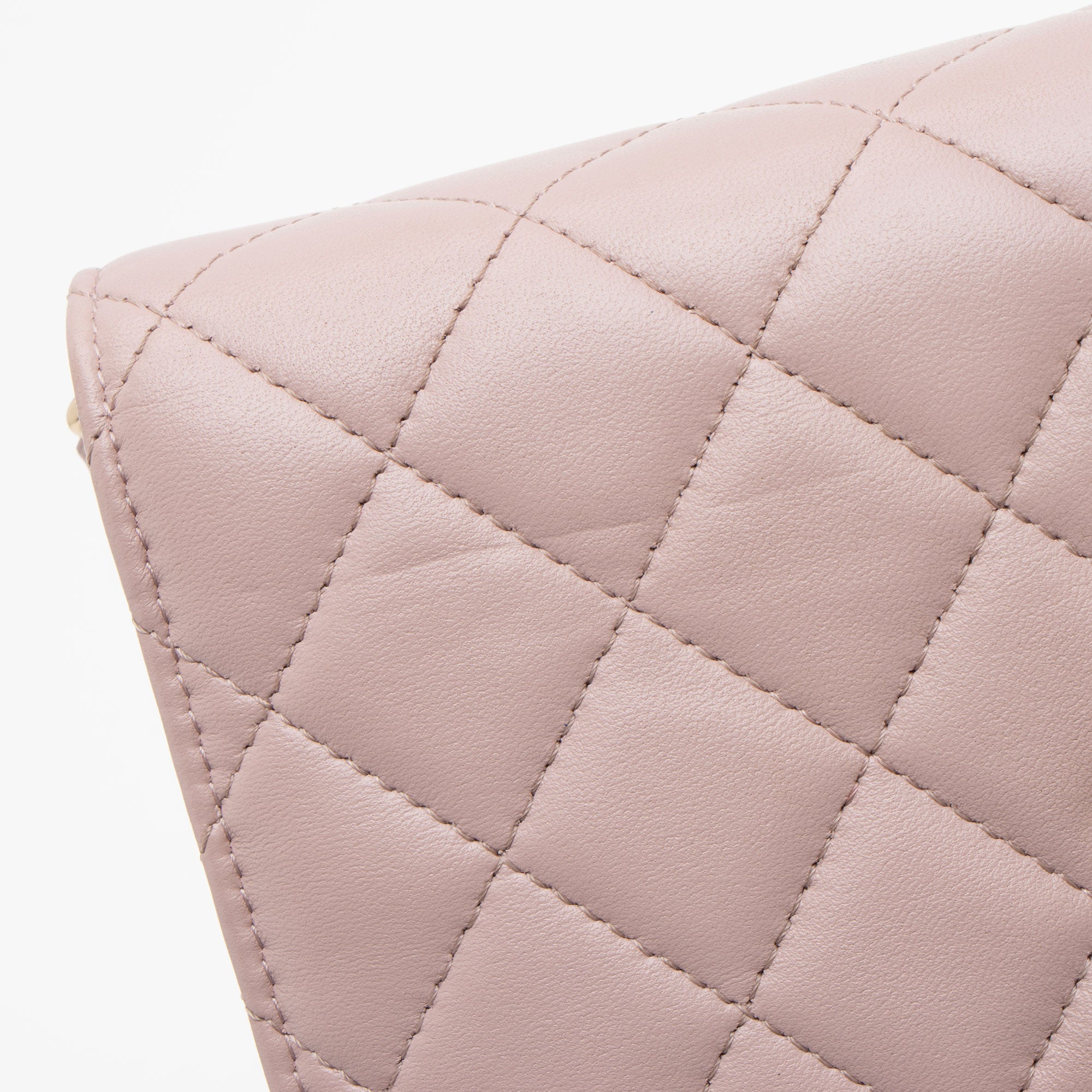Chanel Lambskin Pearl CC Wallet on Chain (SHF-xRqAN6)