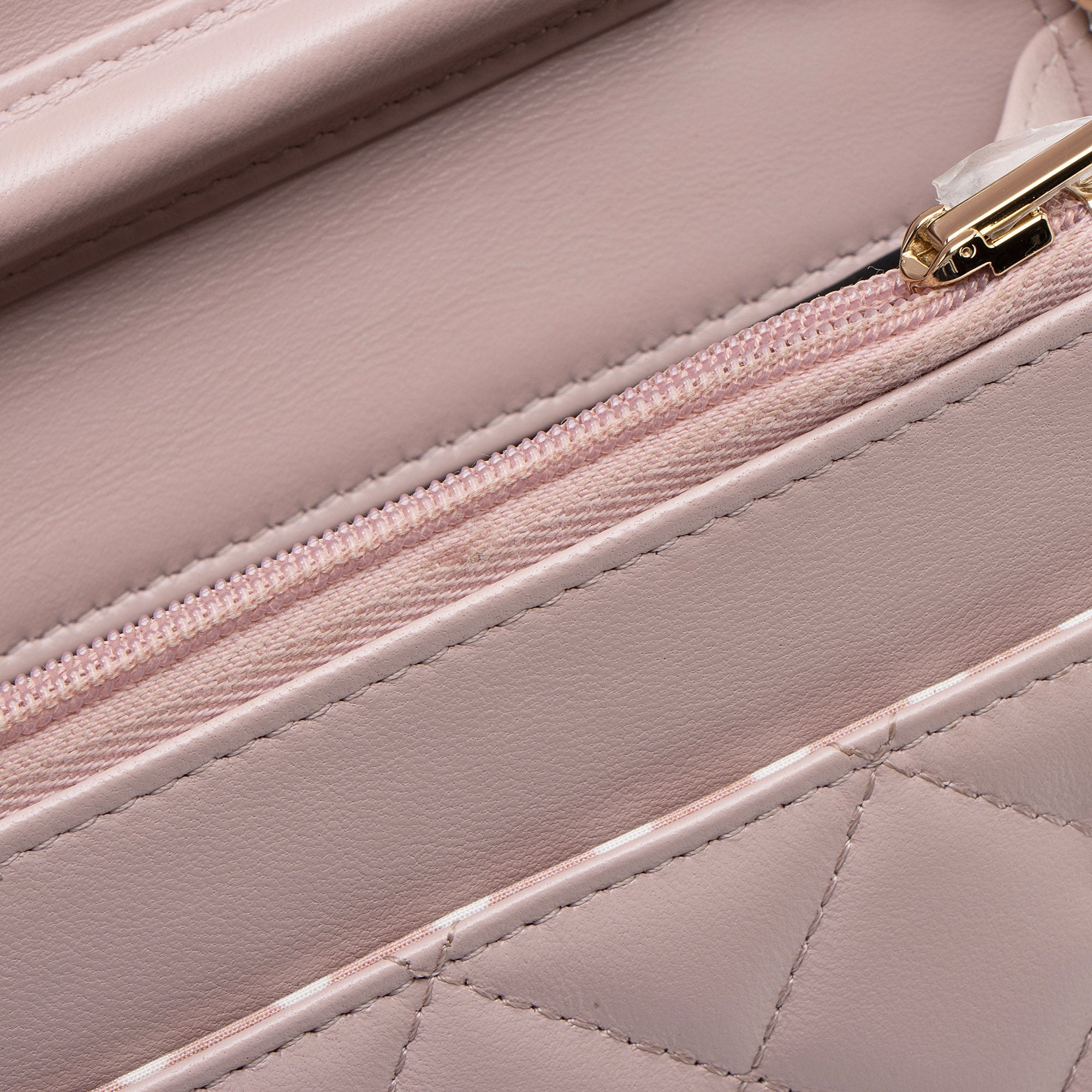 Chanel Lambskin Pearl CC Wallet on Chain (SHF-xRqAN6)