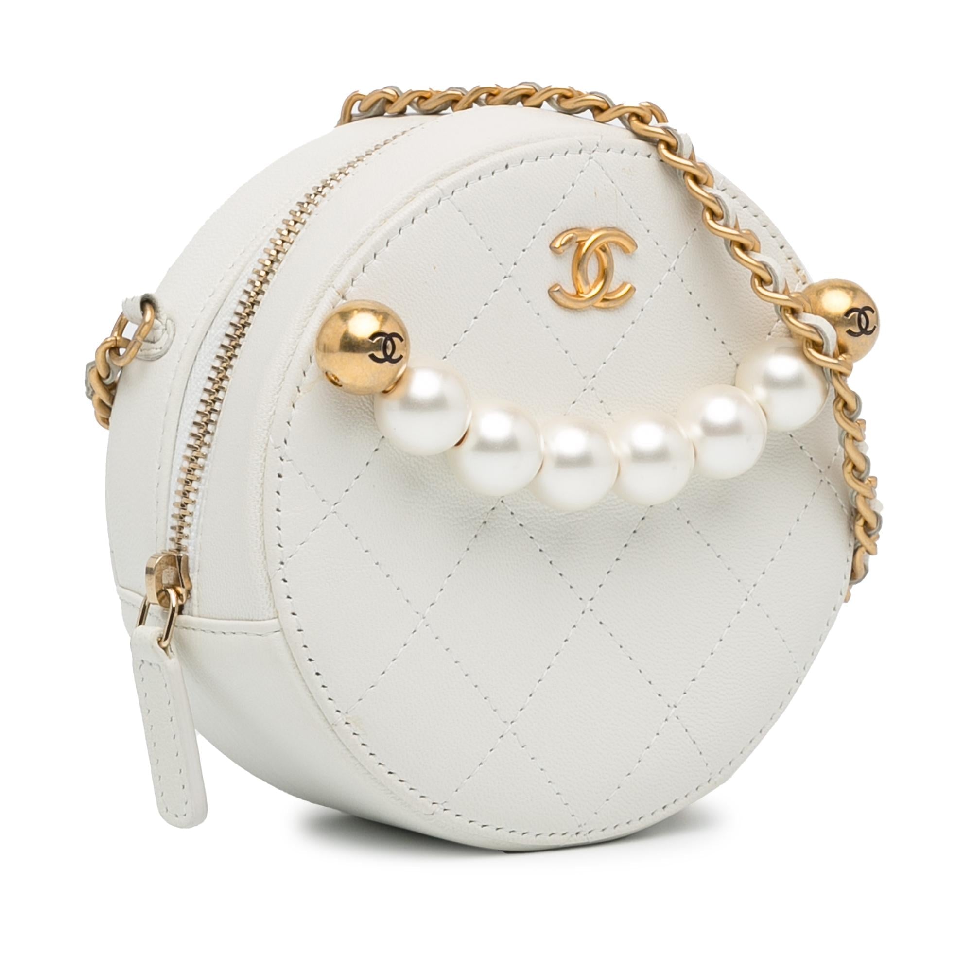 Chanel Lambskin Pearl Round Clutch with Chain (SHG-eBDOPl)