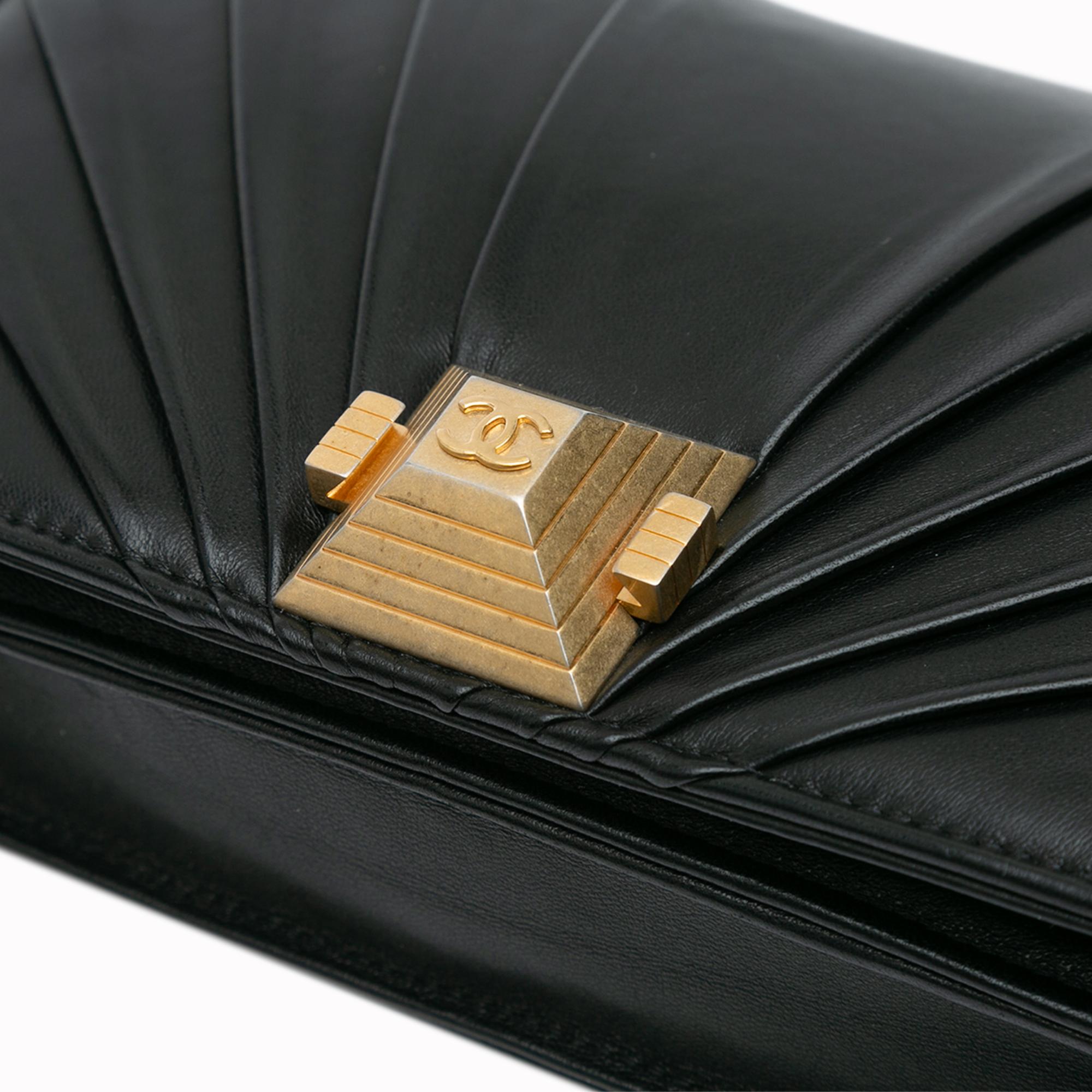 Chanel Lambskin Pyramid Wallet On Chain (SHG-Xyd0cJ)