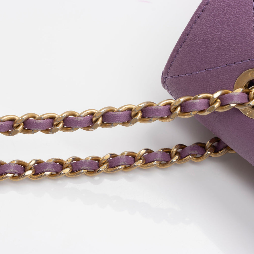 Chanel Lambskin Sleek & Chic Small Flap Bag (SHF-UMzeA2)