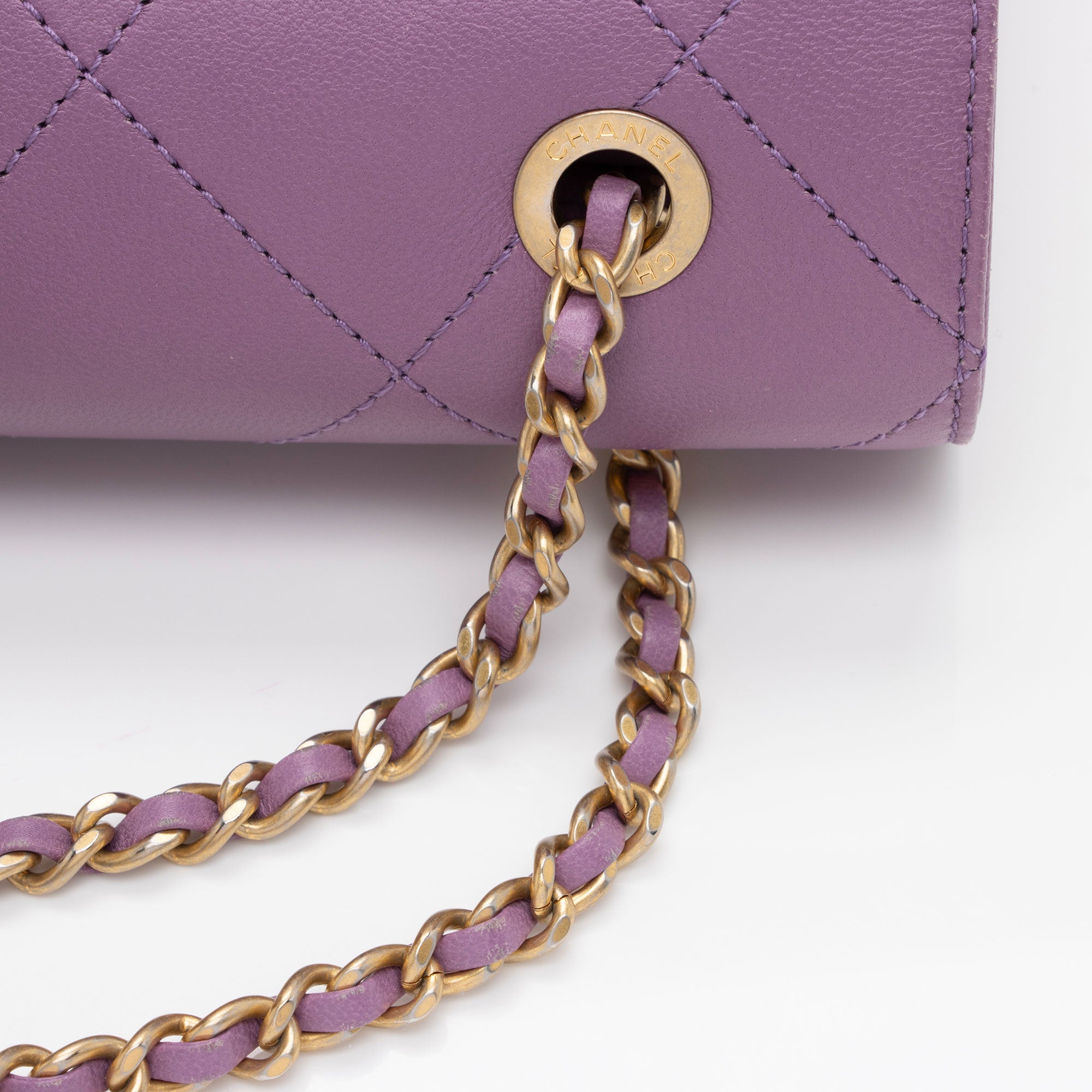 Chanel Lambskin Sleek & Chic Small Flap Bag (SHF-UMzeA2)