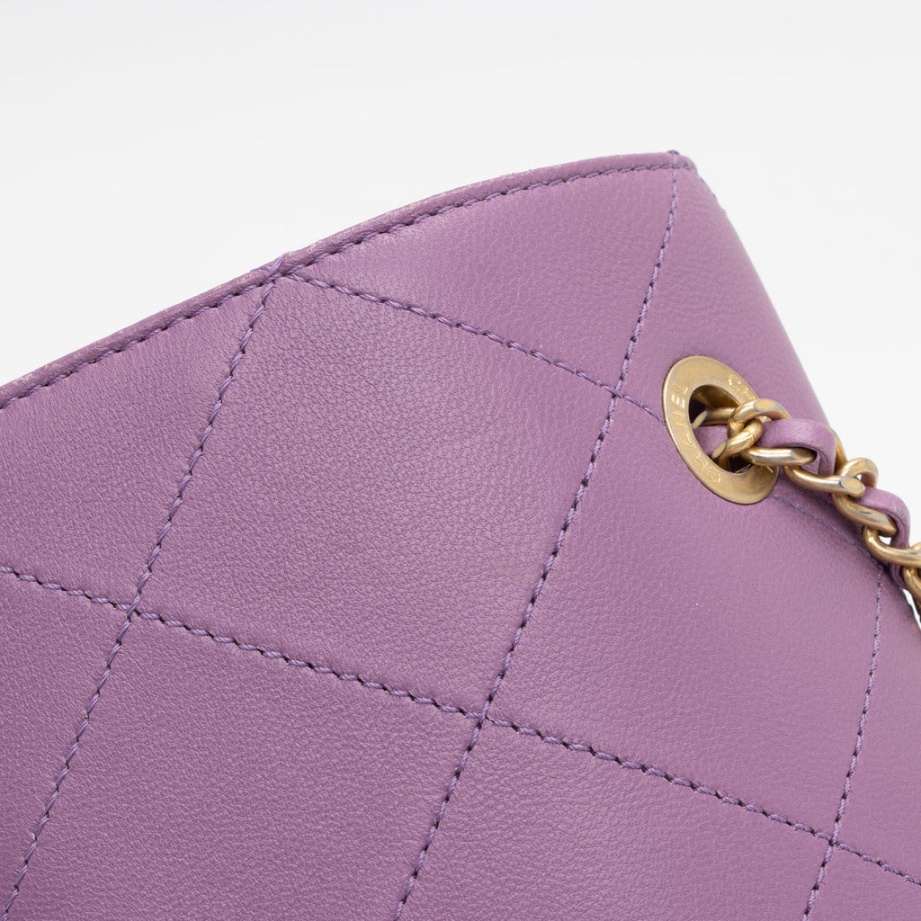 Chanel Lambskin Sleek & Chic Small Flap Bag (SHF-UMzeA2)