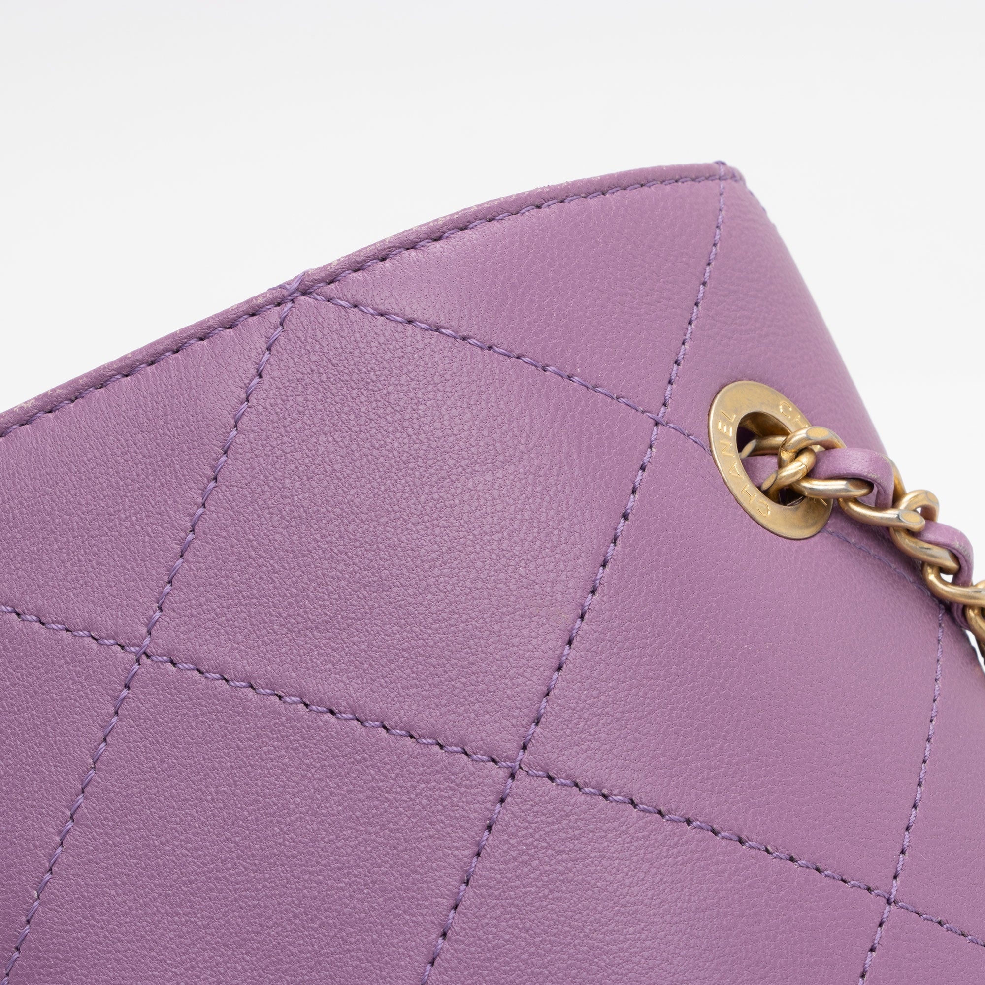 Chanel Lambskin Sleek & Chic Small Flap Bag (SHF-UMzeA2)