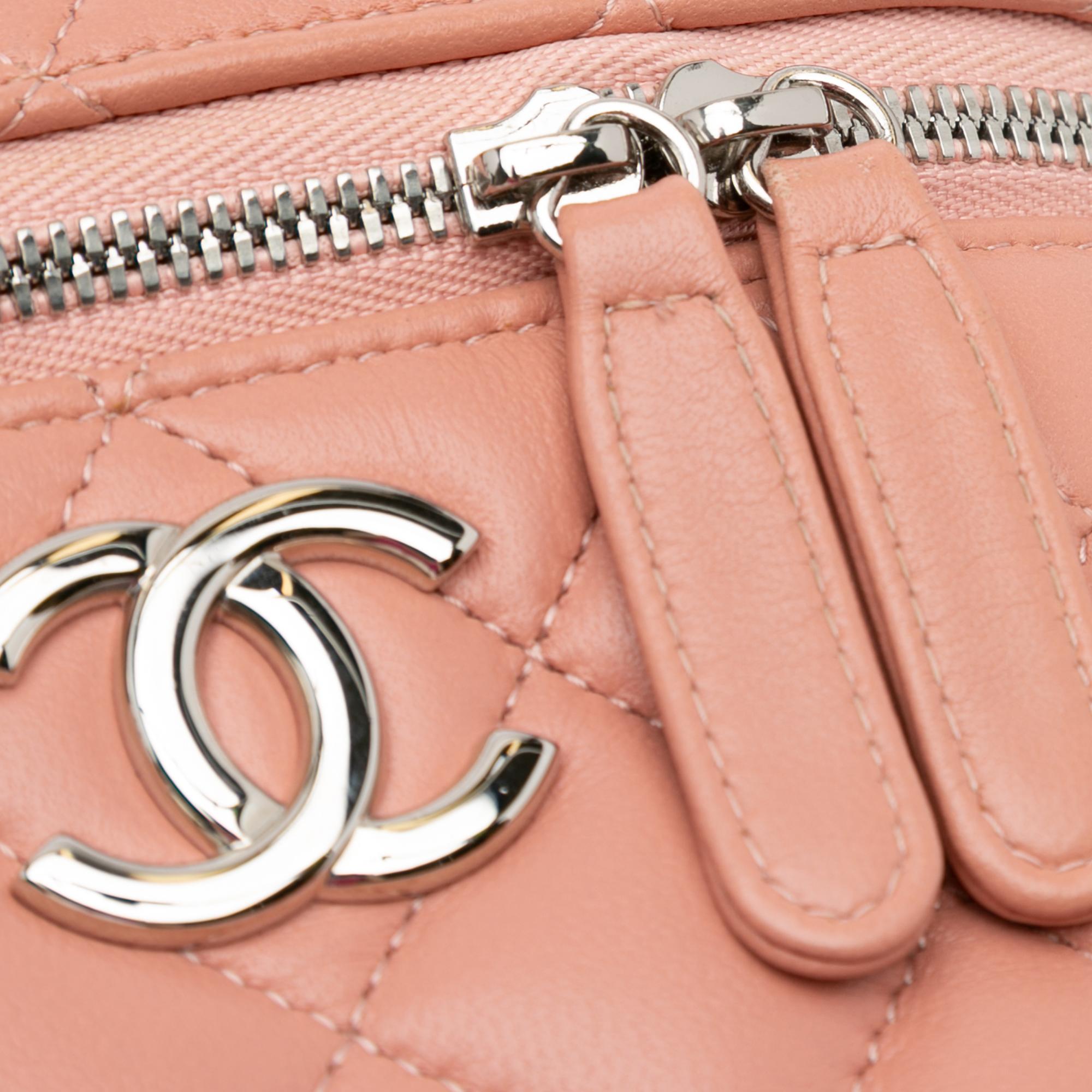 Chanel Lambskin Top Handle Vanity Case with Chain (SHG-hnAAMY)