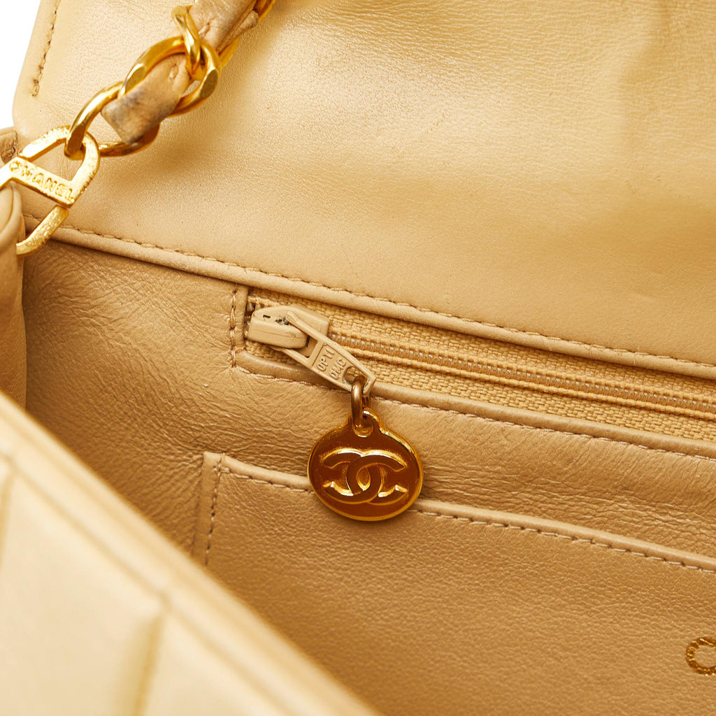 Chanel Lambskin Vertical Border Flap (SHG-oryF3k)