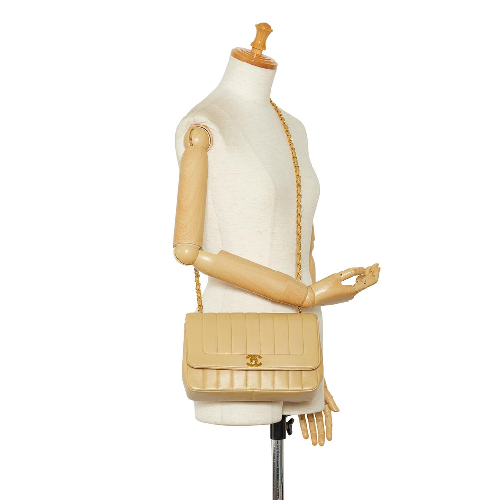 Chanel Lambskin Vertical Border Flap (SHG-oryF3k)