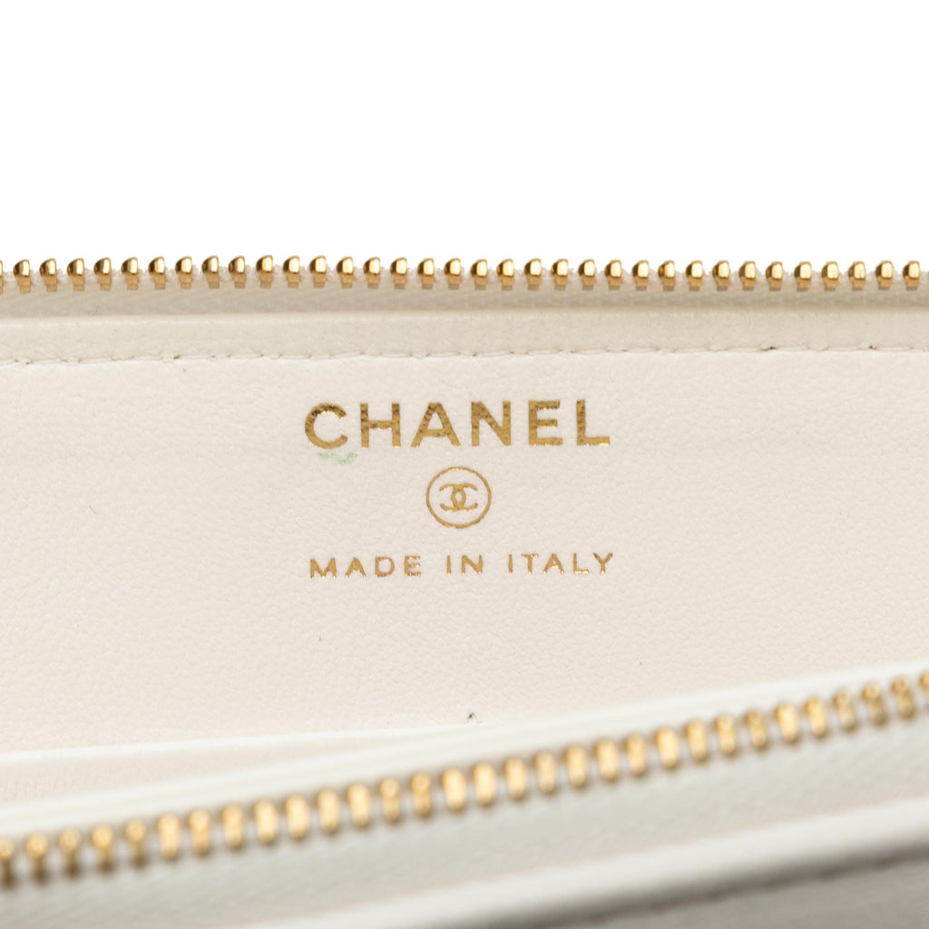 Chanel Lambskin Wave Clutch (SHG-7pqsXs)