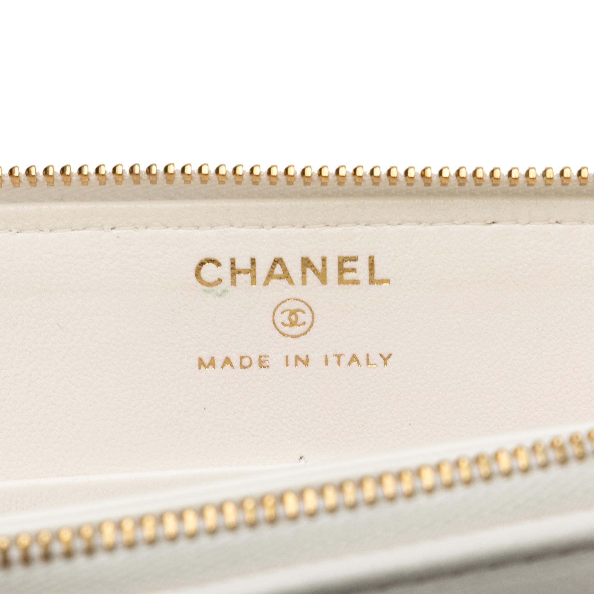 Chanel Lambskin Wave Clutch (SHG-7pqsXs)