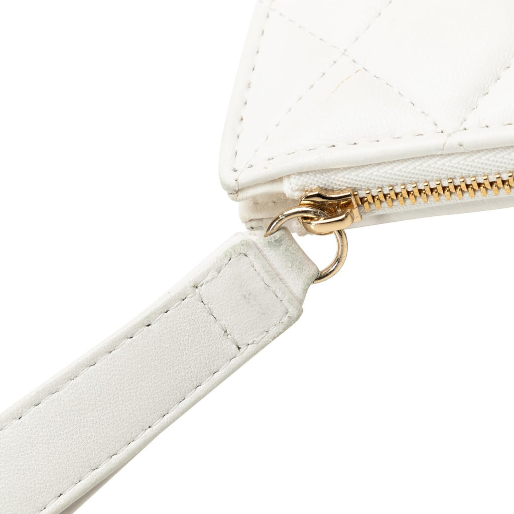 Chanel Lambskin Wave Clutch (SHG-7pqsXs)