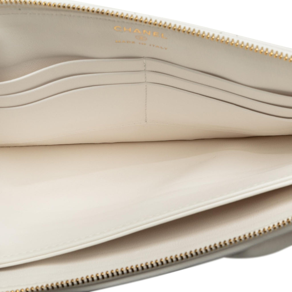Chanel Lambskin Wave Clutch (SHG-7pqsXs)