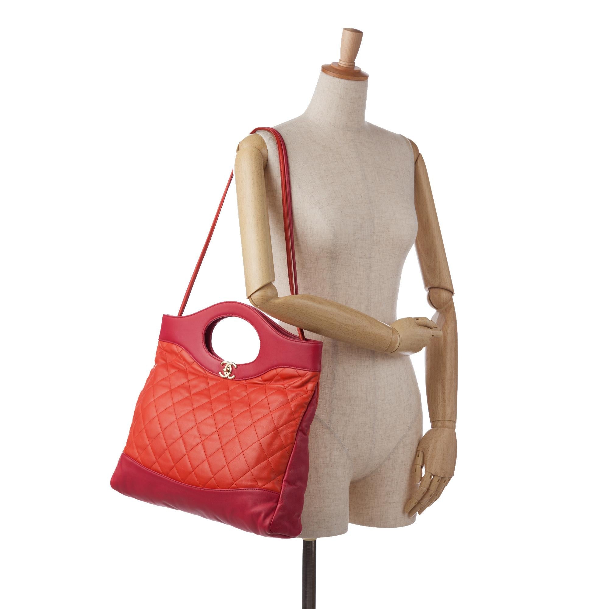 Chanel Large 31 Satchel (SHG-Xaq5P4)