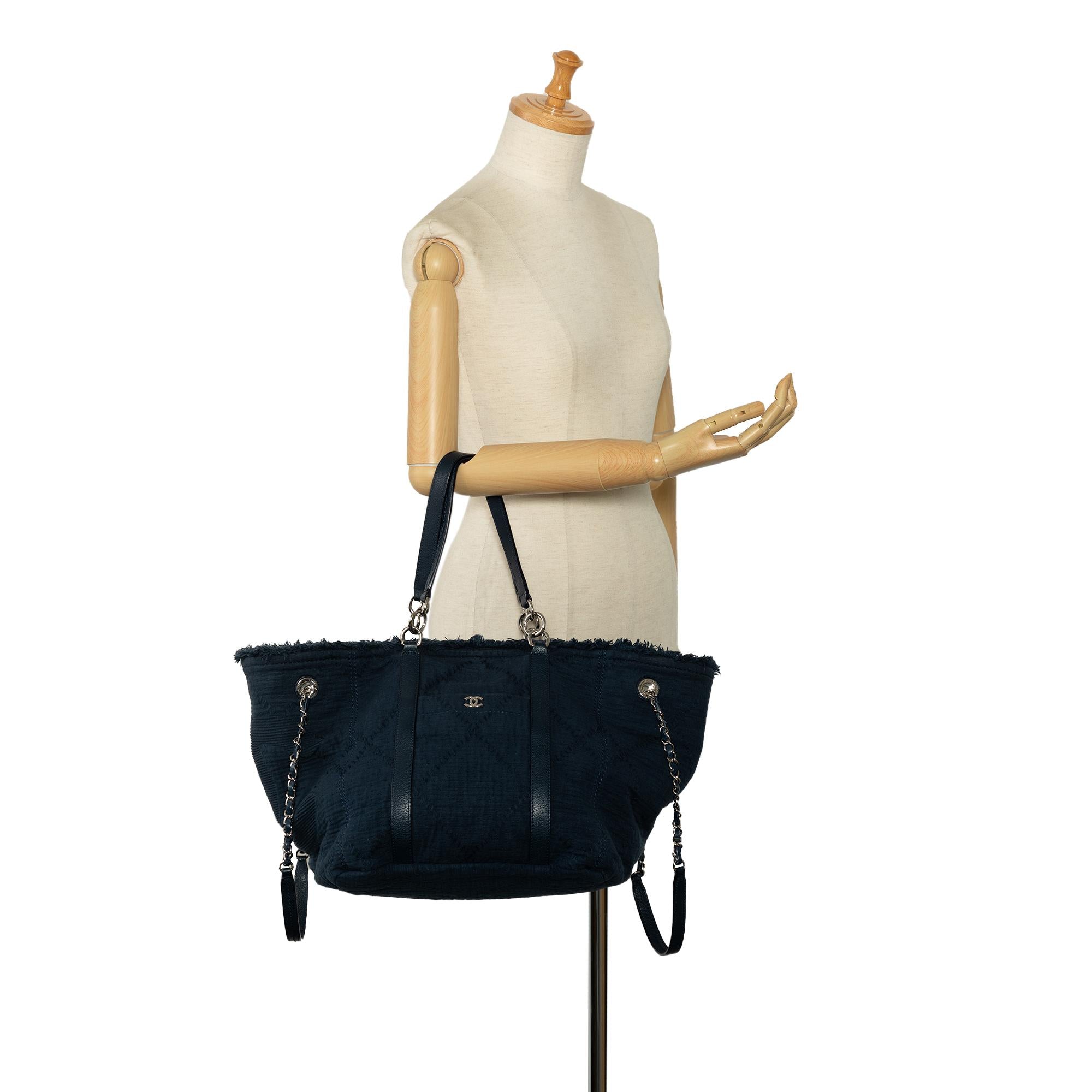 Chanel Large CC Double Face Deauville Satchel (SHG-AIPFAR)