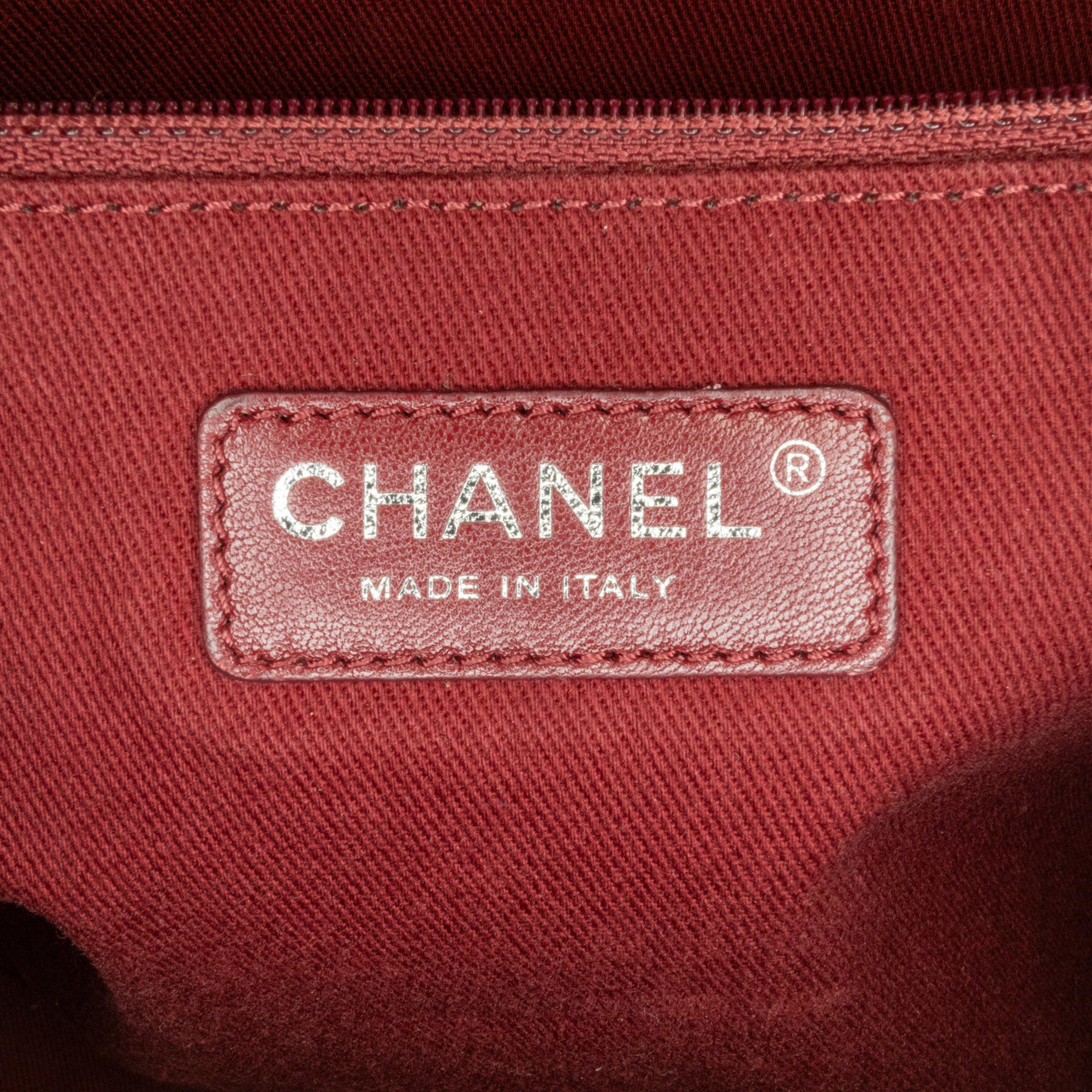 Chanel Large Canvas Deauville Tote (SHG-OpY8VZ)