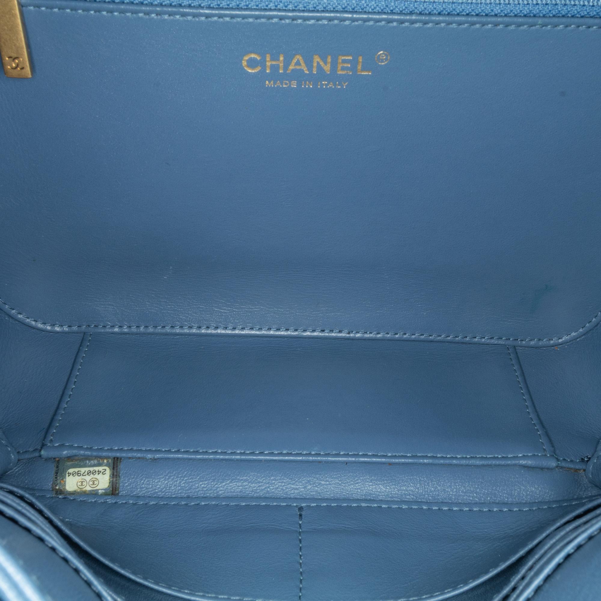 Chanel Large Caviar CC Filigree Vanity Case (SHG-JUihwi)