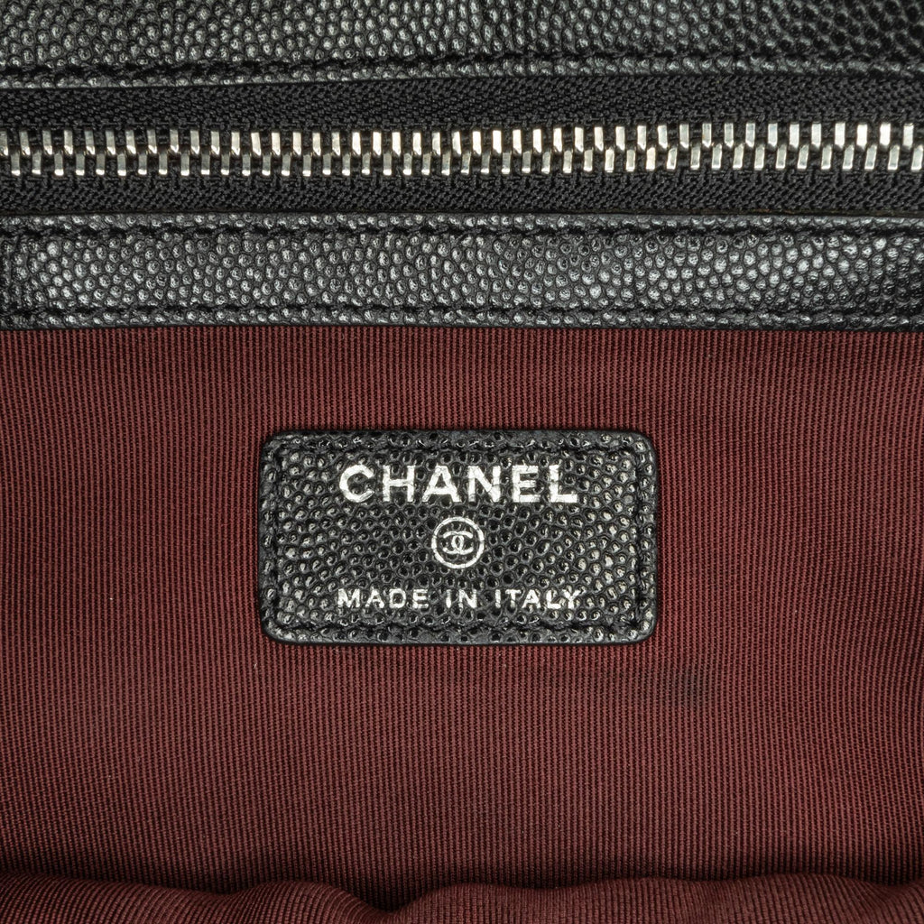 Chanel Large Caviar Chevron Flat Cosmetic Case (SHG-F6hVIo)