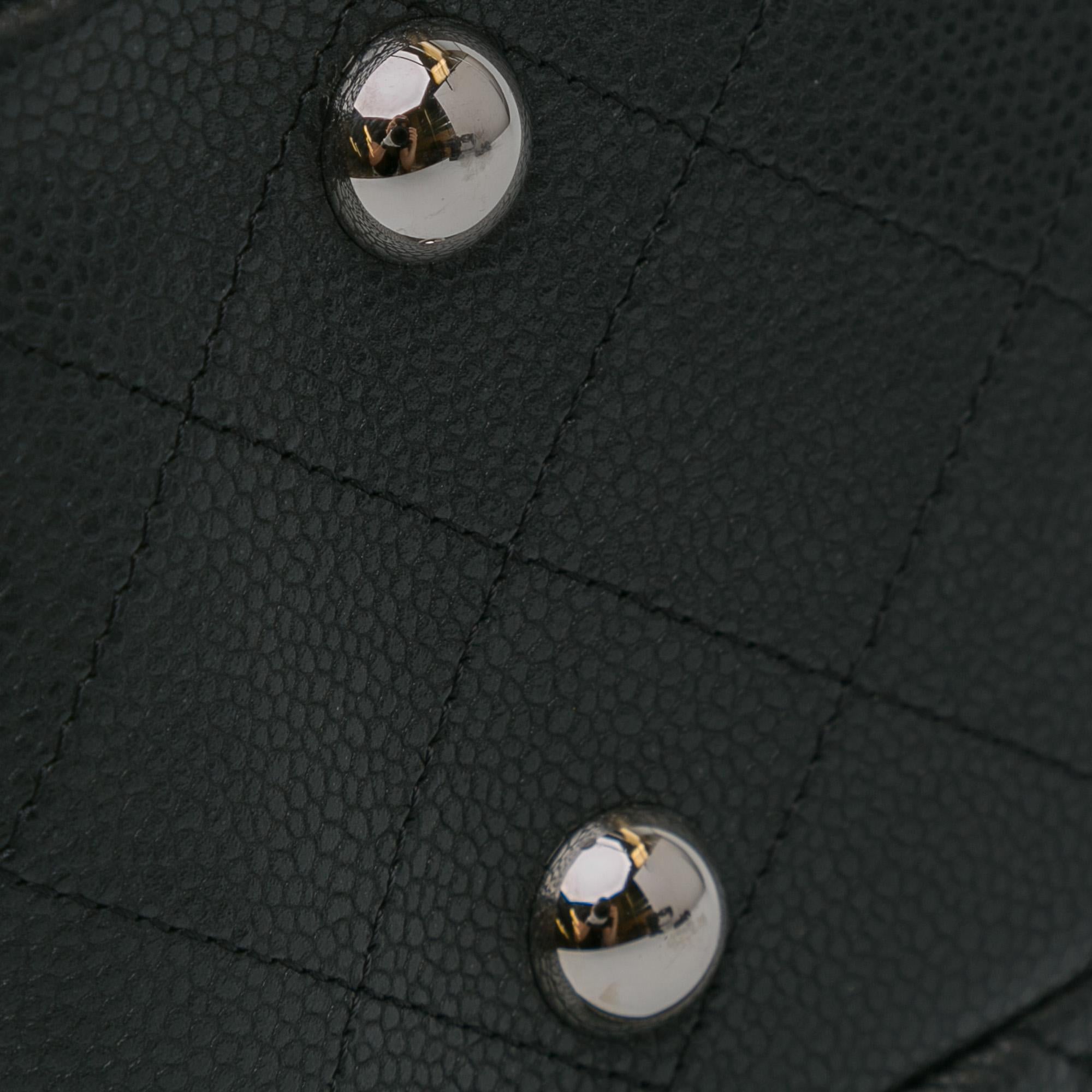 Chanel Large Caviar Flap Shopping Tote (SHG-UY8l1Y)