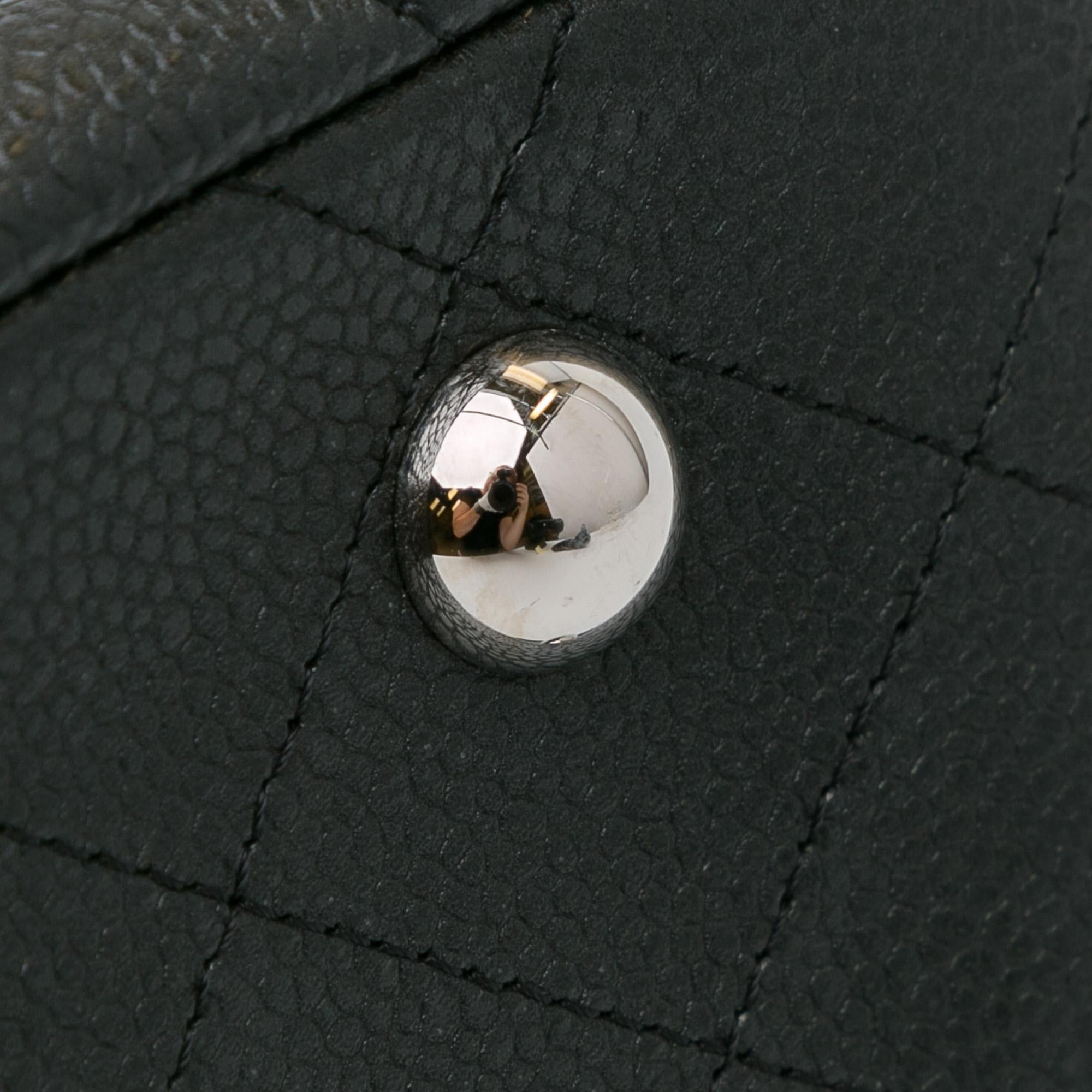 Chanel Large Caviar Flap Shopping Tote (SHG-UY8l1Y)