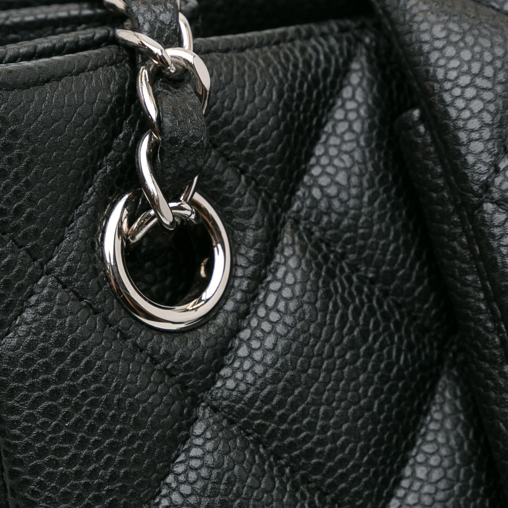 Chanel Large Caviar Flap Shopping Tote (SHG-UY8l1Y)